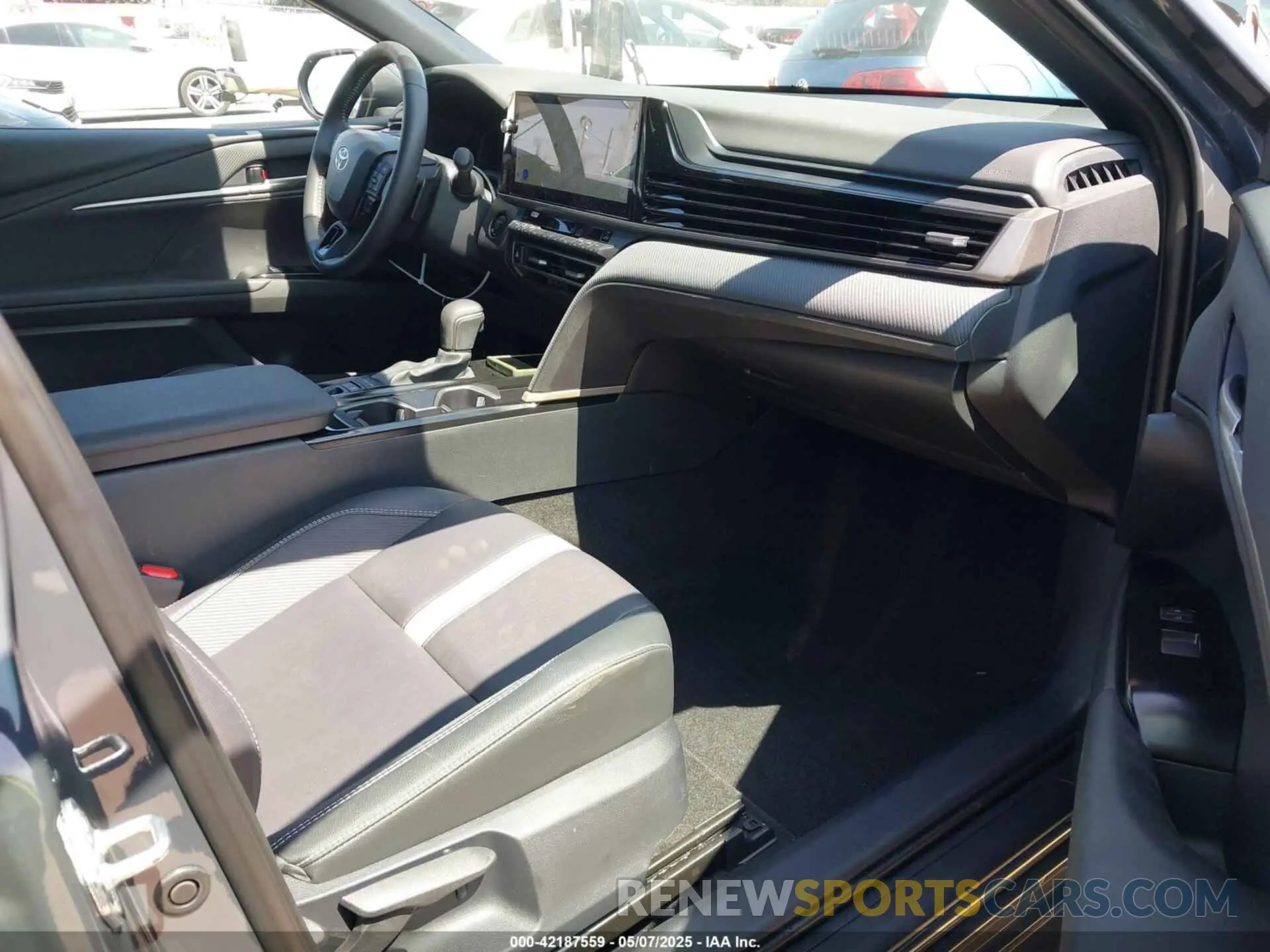 5 fotografías del automóvil dañado 4T1DAACK7SU531768 TOYOTA CAMRY 2025