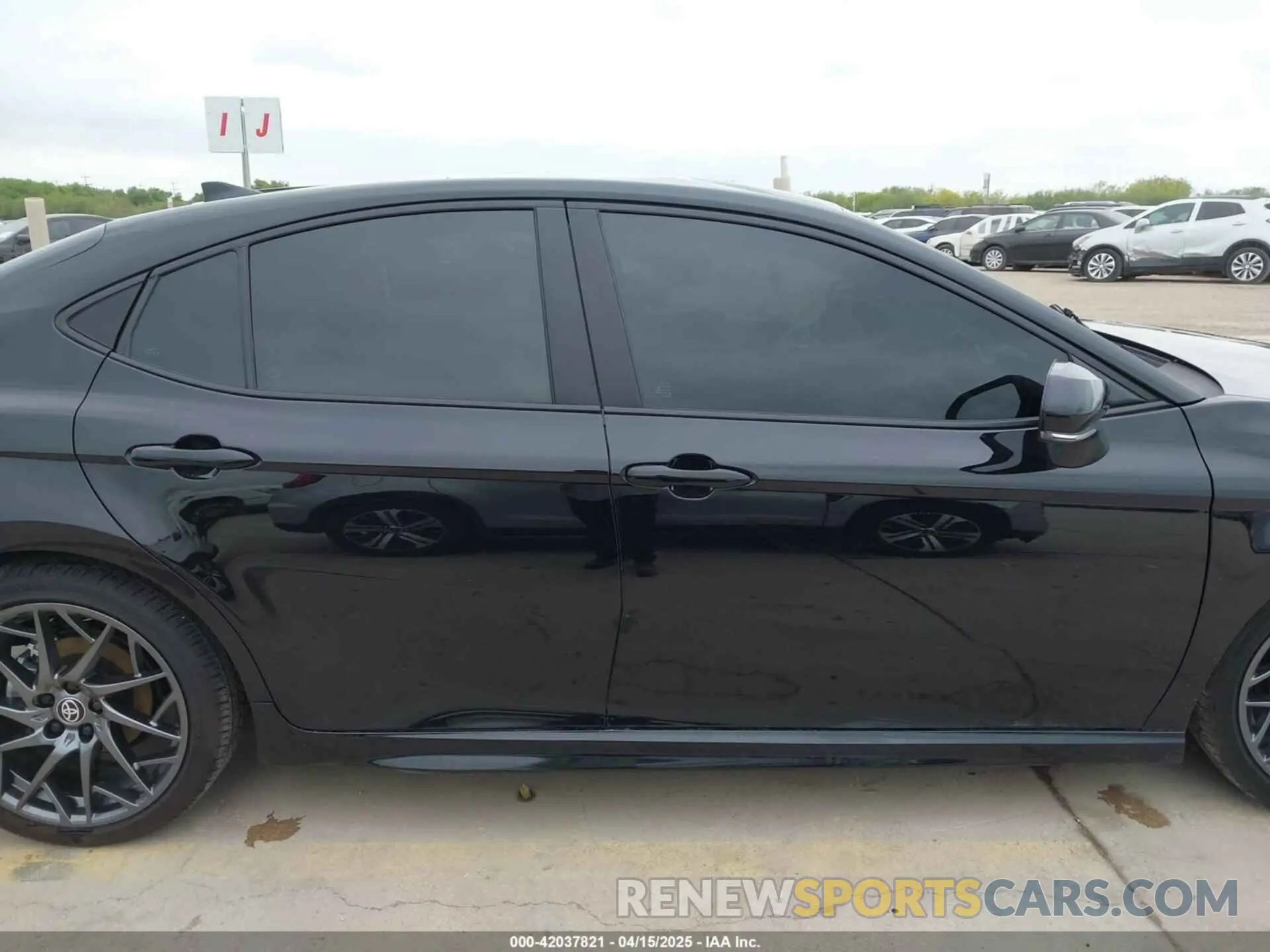 12 fotografías del automóvil dañado 4T1DAACK7SU542365 TOYOTA CAMRY 2025