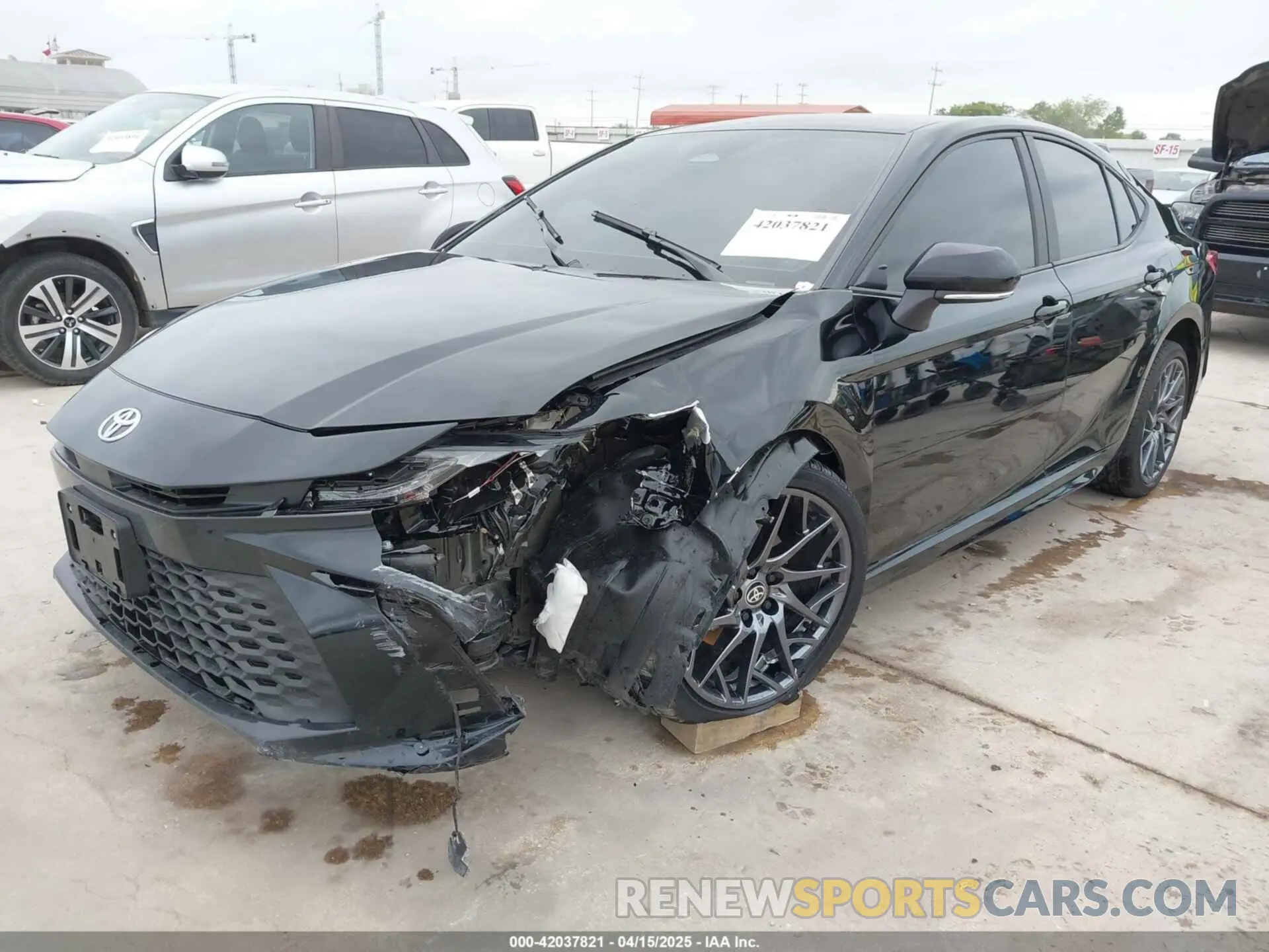 2 fotografías del automóvil dañado 4T1DAACK7SU542365 TOYOTA CAMRY 2025