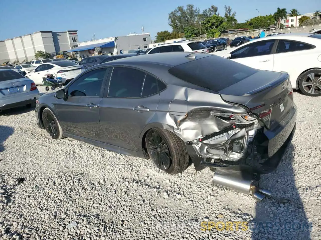 2 fotografías del automóvil dañado 4T1DAACK7SU544861 TOYOTA CAMRY 2025