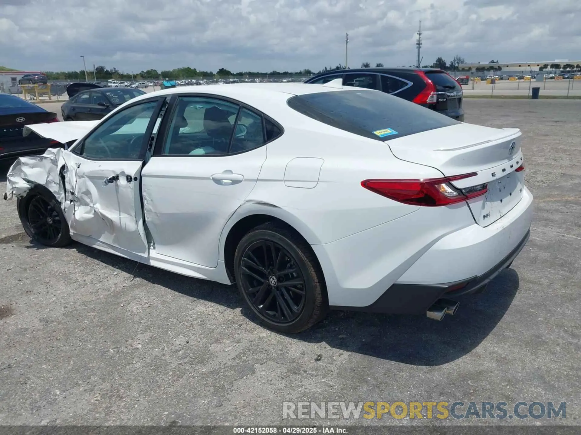3 fotografías del automóvil dañado 4T1DAACK8SU008033 TOYOTA CAMRY 2025