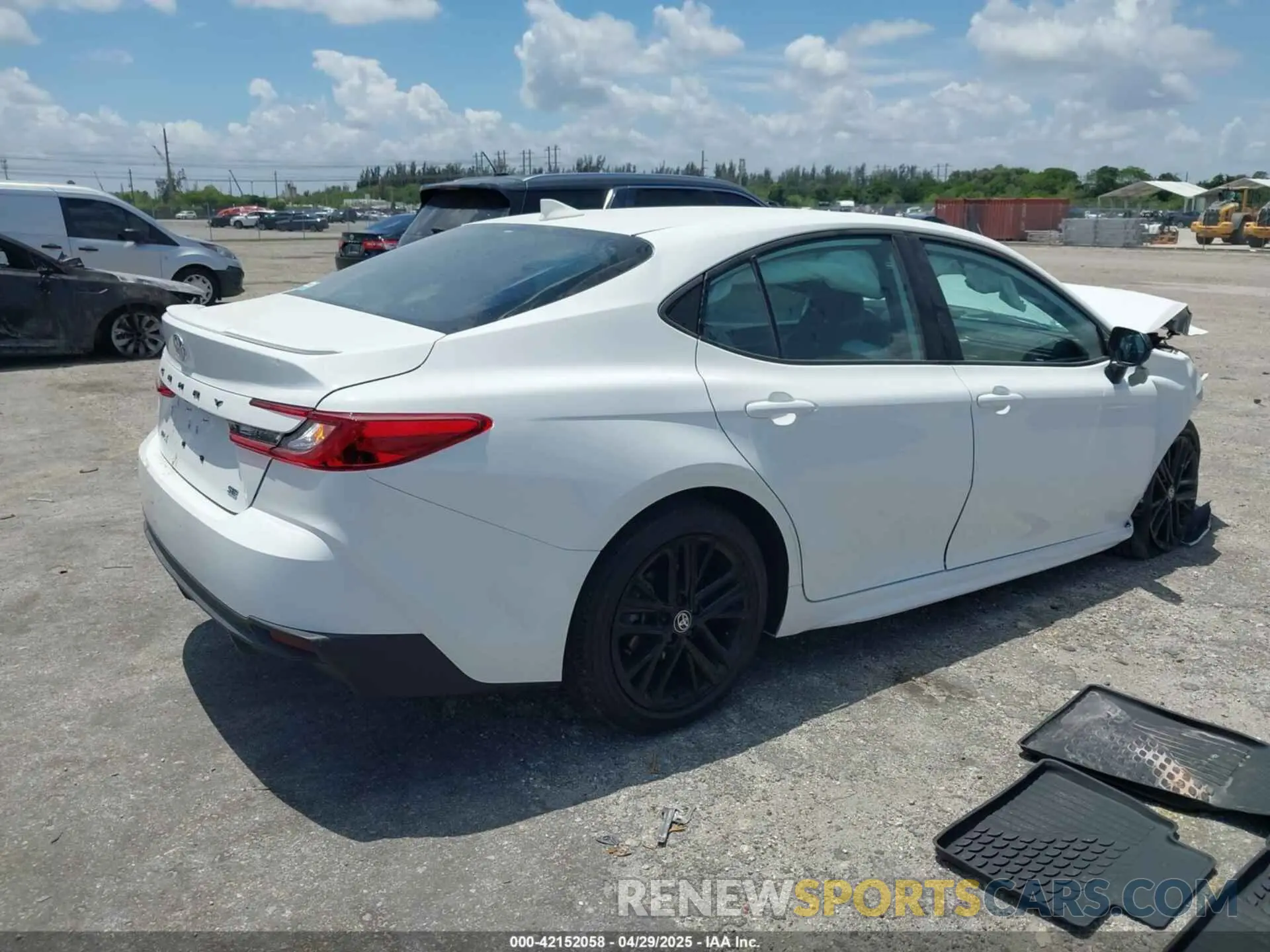 4 fotografías del automóvil dañado 4T1DAACK8SU008033 TOYOTA CAMRY 2025