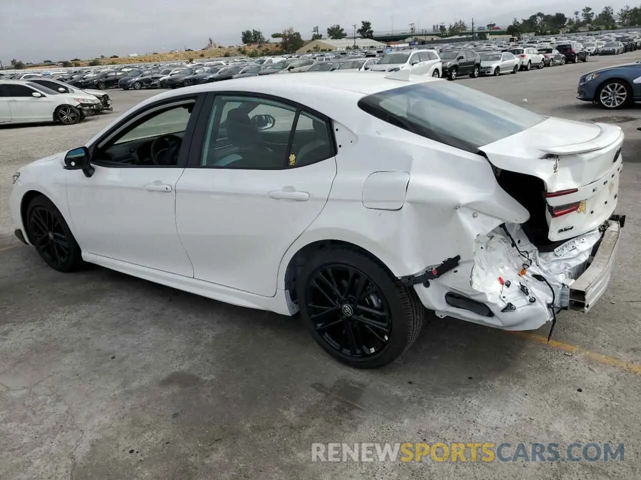 2 fotografías del automóvil dañado 4T1DAACK8SU021042 TOYOTA CAMRY 2025