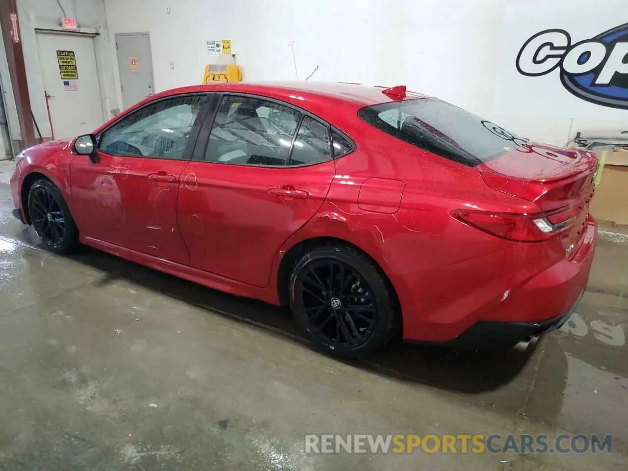2 fotografías del automóvil dañado 4T1DAACK8SU026810 TOYOTA CAMRY 2025