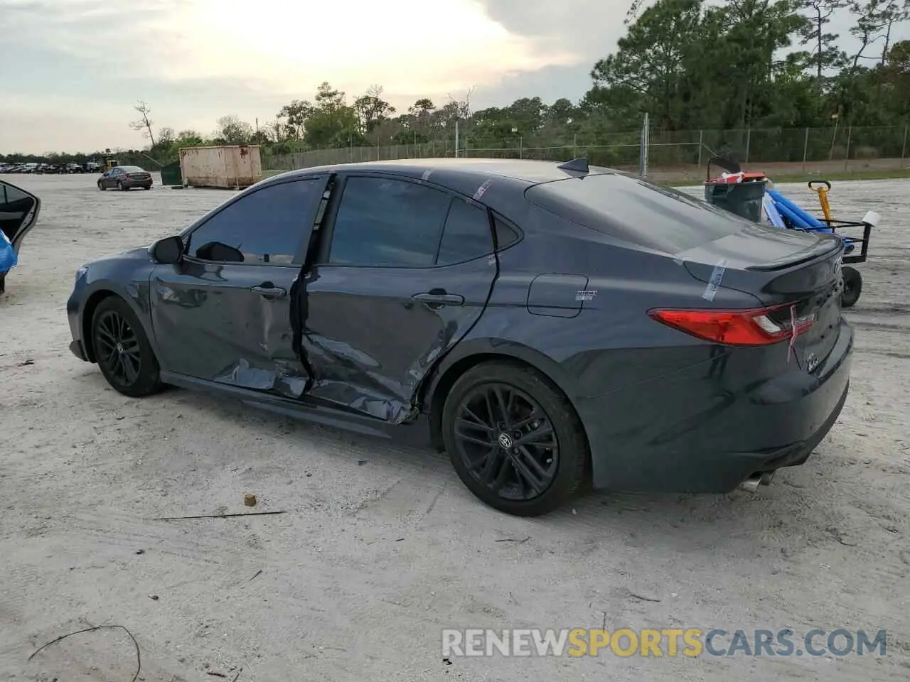 2 fotografías del automóvil dañado 4T1DAACK8SU029187 TOYOTA CAMRY 2025