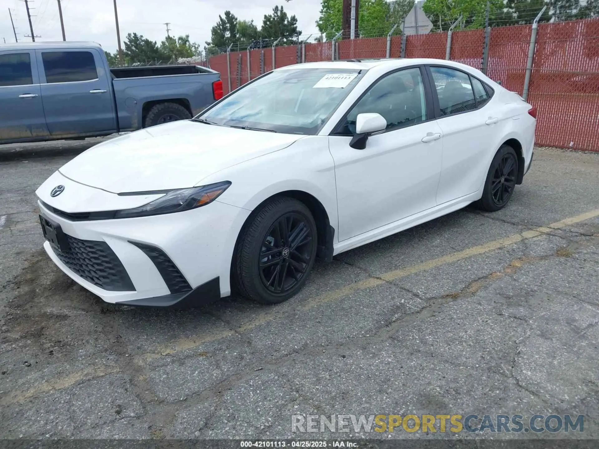 2 fotografías del automóvil dañado 4T1DAACK8SU030954 TOYOTA CAMRY 2025