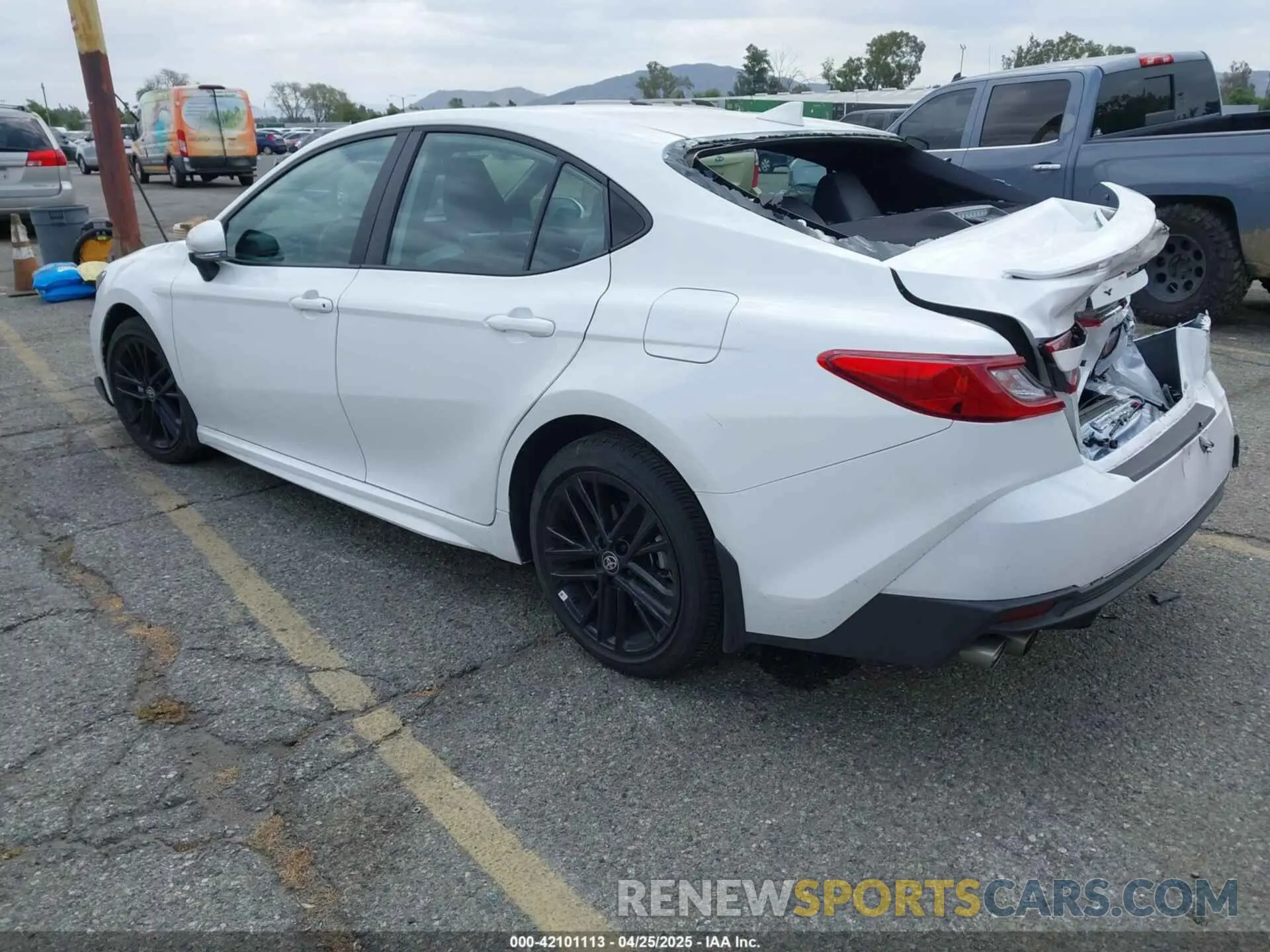 3 fotografías del automóvil dañado 4T1DAACK8SU030954 TOYOTA CAMRY 2025