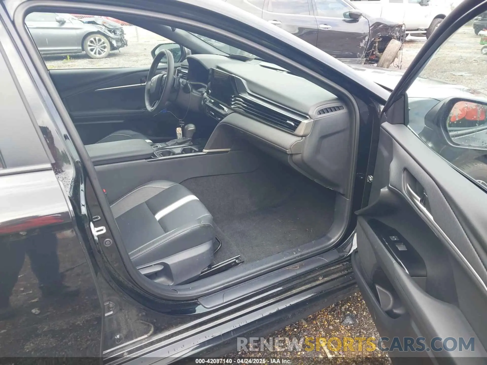 5 fotografías del automóvil dañado 4T1DAACK8SU038360 TOYOTA CAMRY 2025