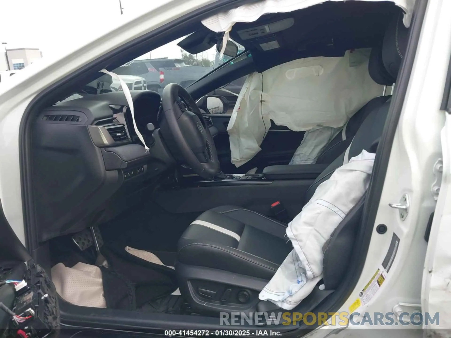 5 fotografías del automóvil dañado 4T1DAACK8SU042036 TOYOTA CAMRY 2025