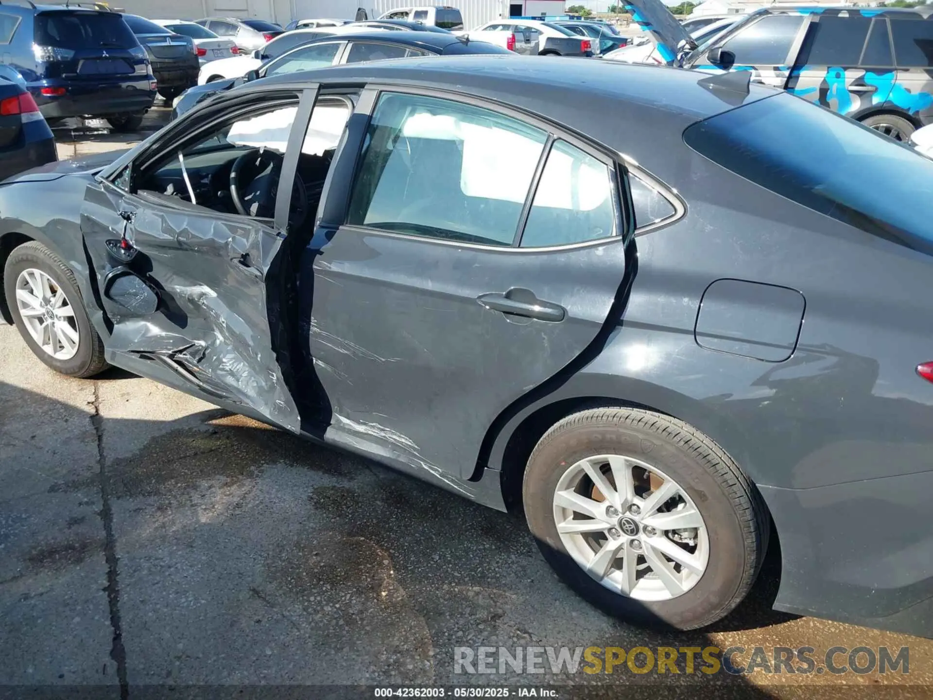 15 fotografías del automóvil dañado 4T1DAACK8SU094346 TOYOTA CAMRY 2025
