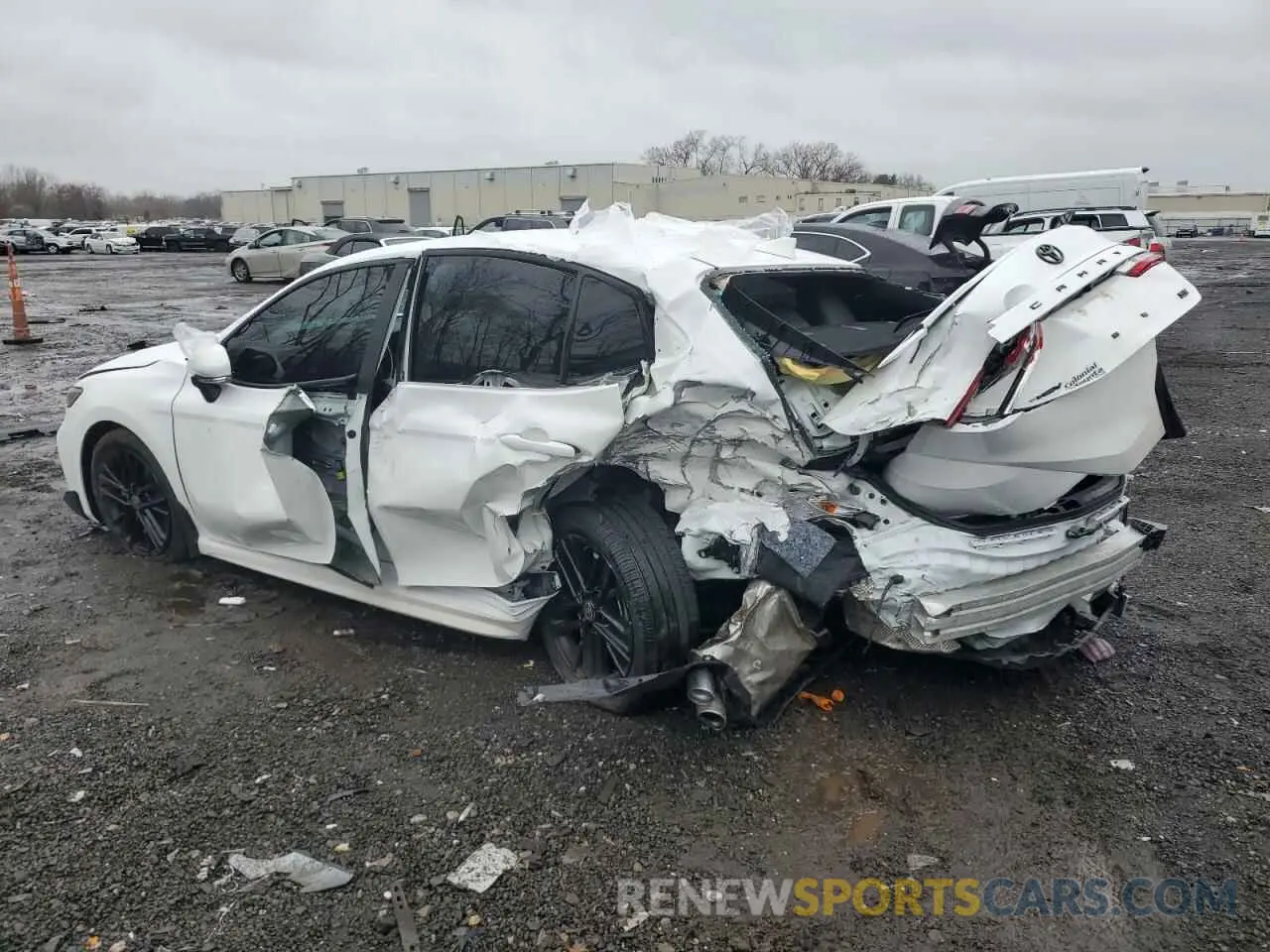 2 fotografías del automóvil dañado 4T1DAACK8SU100632 TOYOTA CAMRY 2025