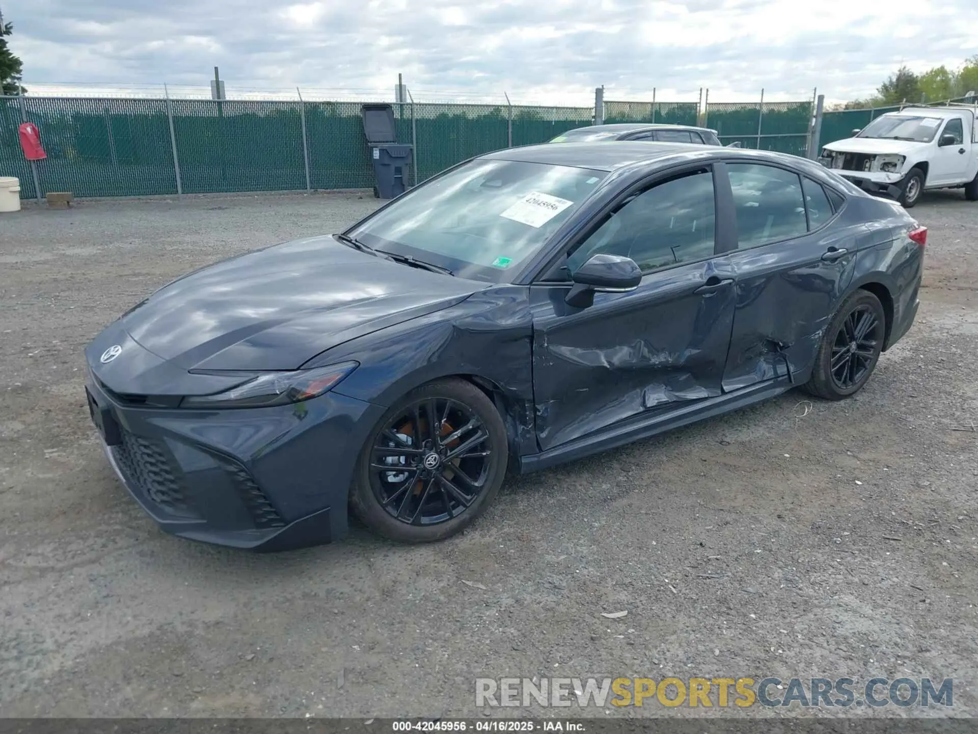 2 fotografías del automóvil dañado 4T1DAACK8SU111520 TOYOTA CAMRY 2025