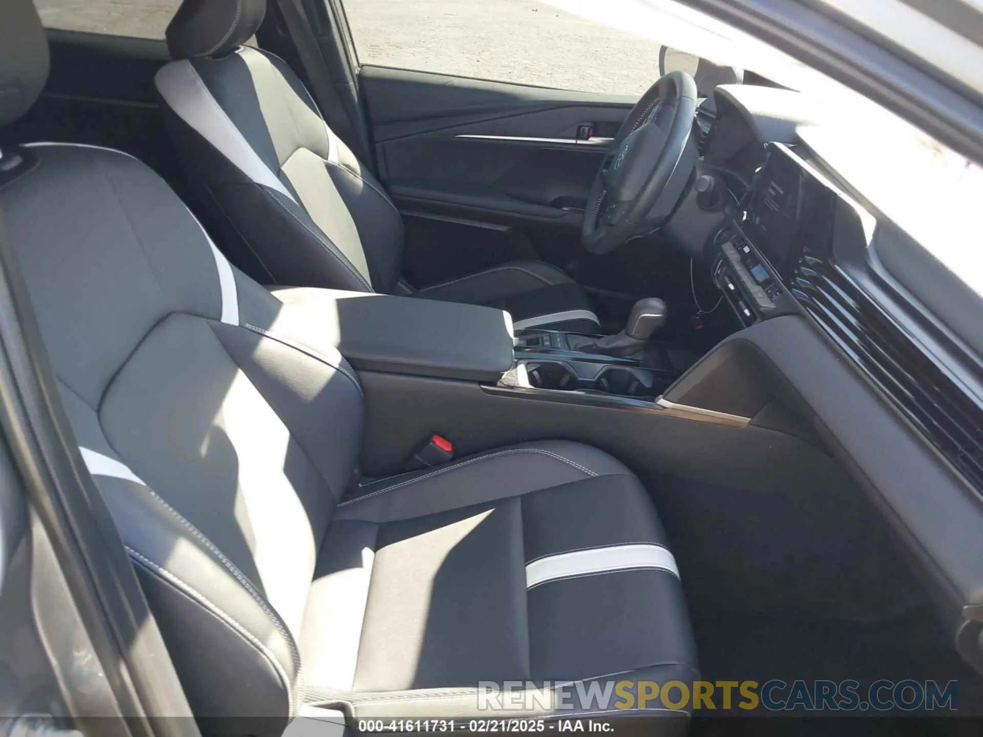 5 fotografías del automóvil dañado 4T1DAACK8SU500545 TOYOTA CAMRY 2025