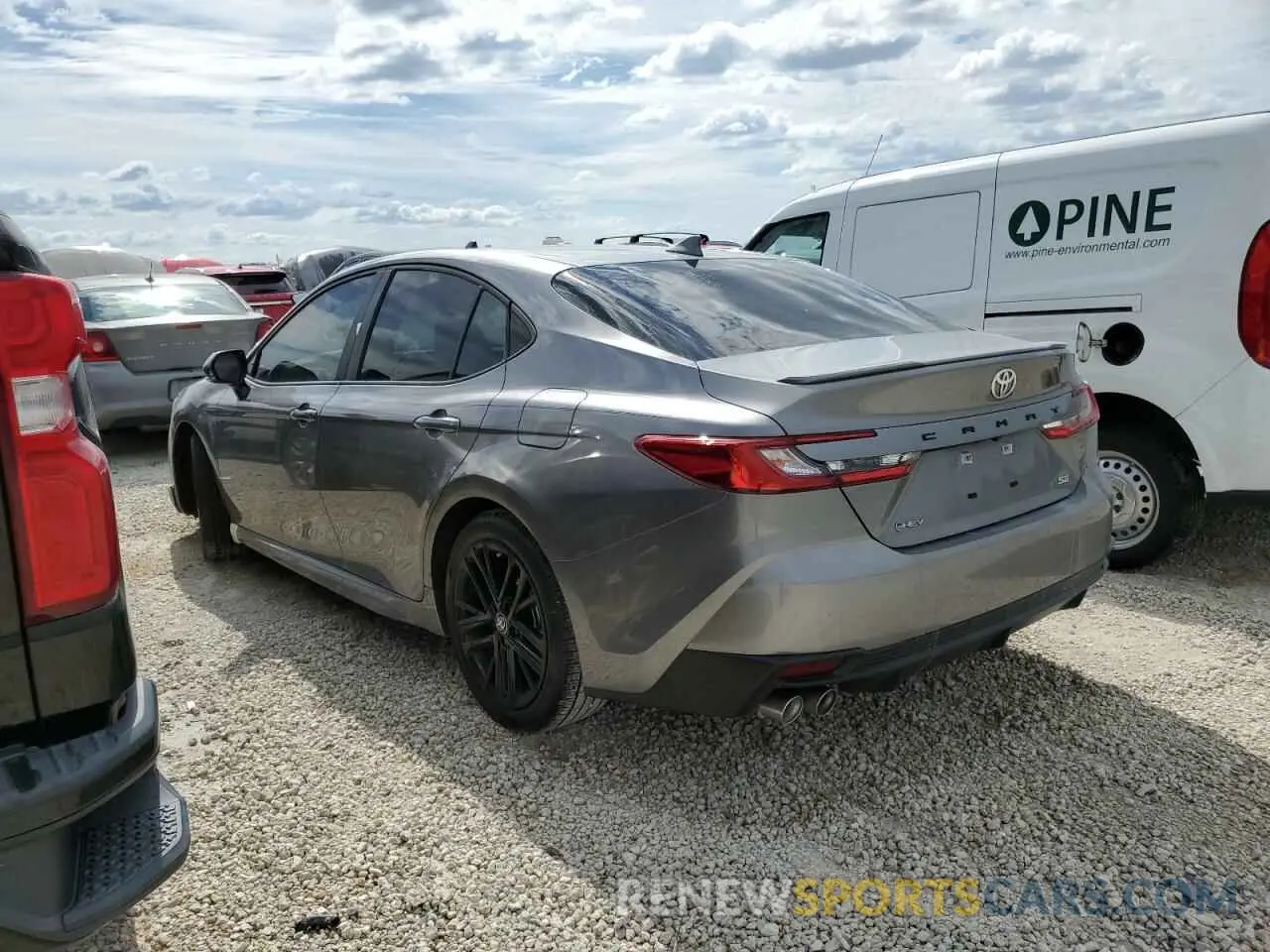 2 fotografías del automóvil dañado 4T1DAACK8SU511383 TOYOTA CAMRY 2025