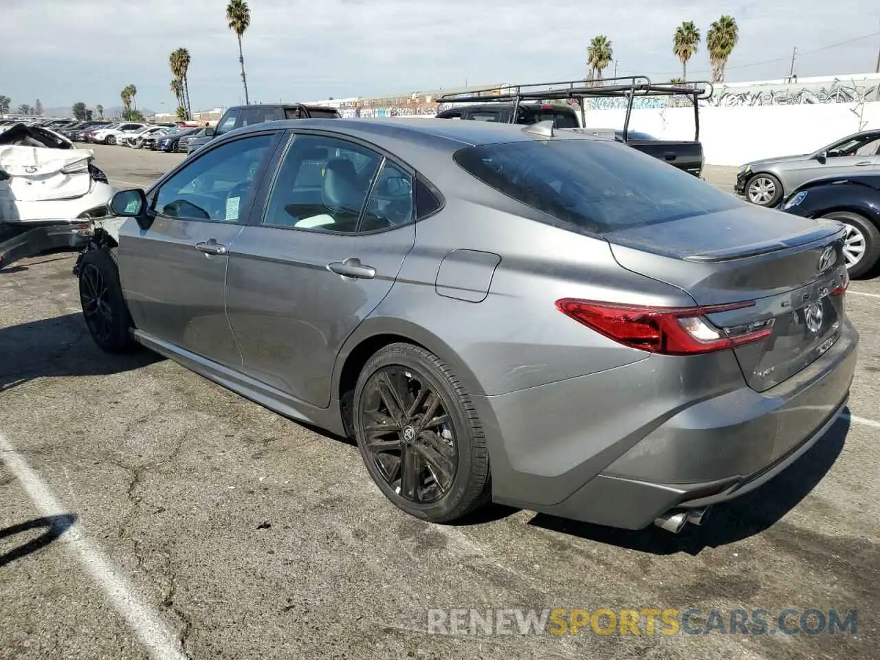 2 fotografías del automóvil dañado 4T1DAACK8SU528037 TOYOTA CAMRY 2025
