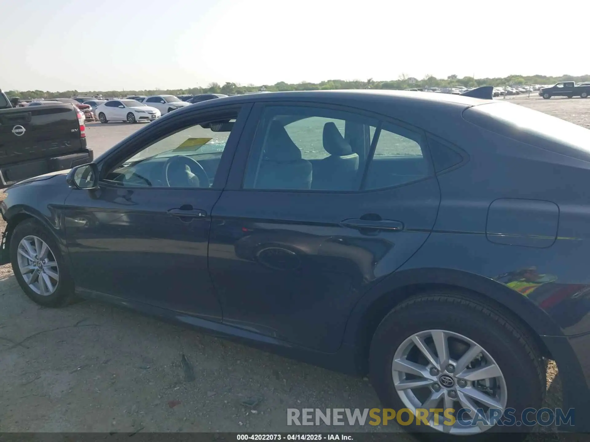 14 fotografías del automóvil dañado 4T1DAACK8SU589548 TOYOTA CAMRY 2025