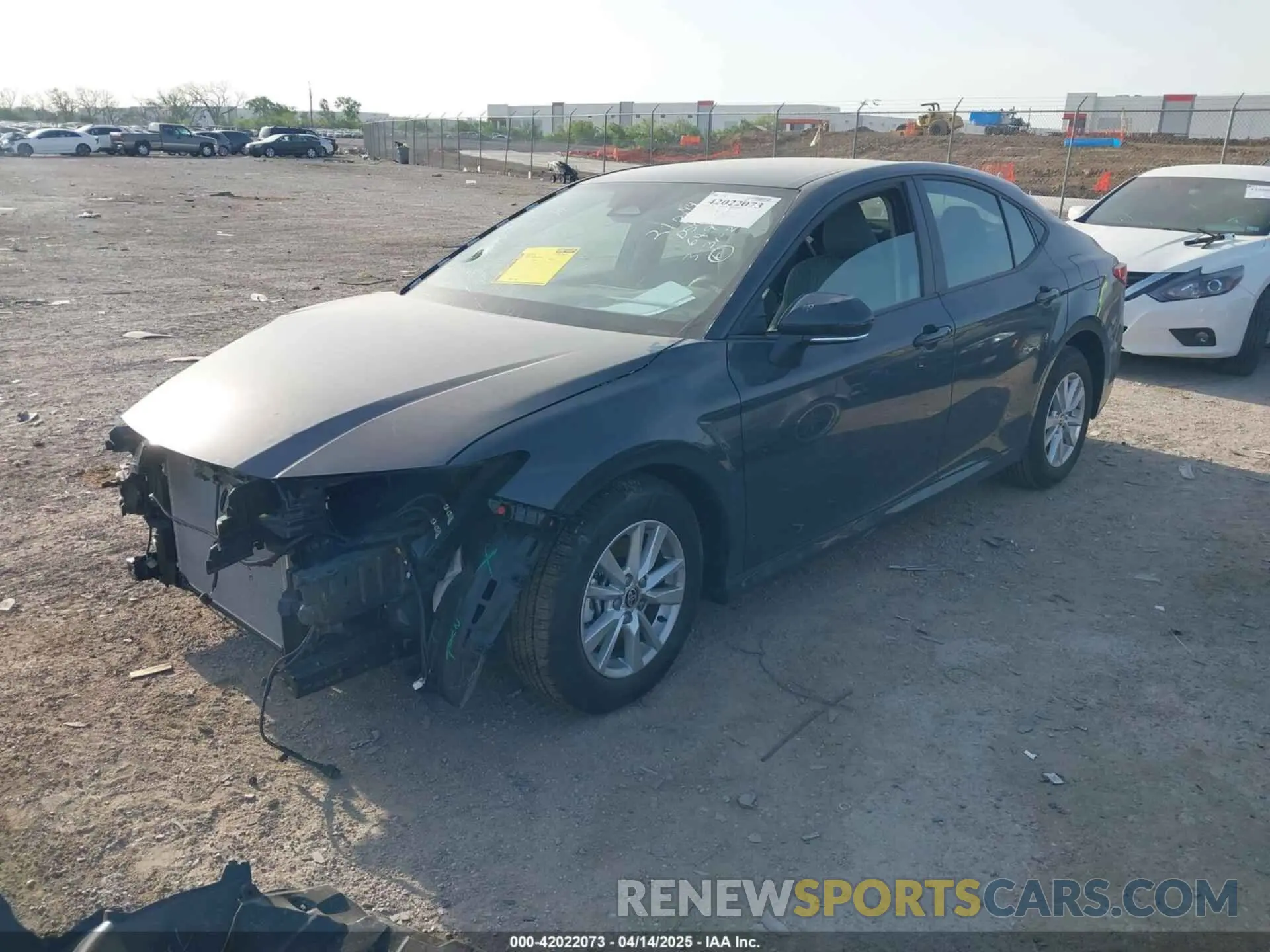 2 fotografías del automóvil dañado 4T1DAACK8SU589548 TOYOTA CAMRY 2025