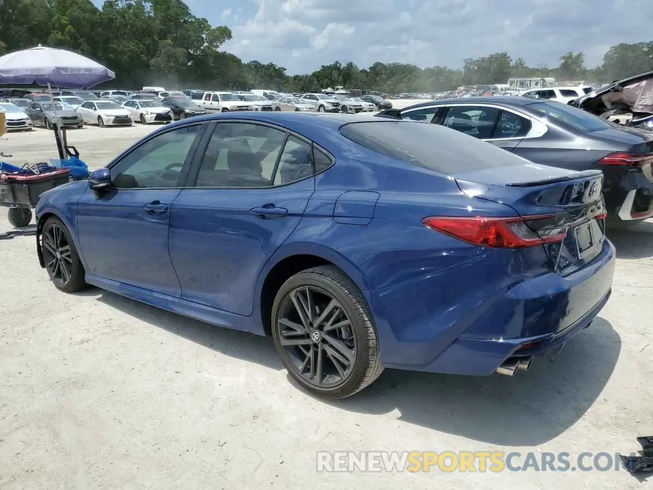 2 fotografías del automóvil dañado 4T1DAACK9SU000961 TOYOTA CAMRY 2025