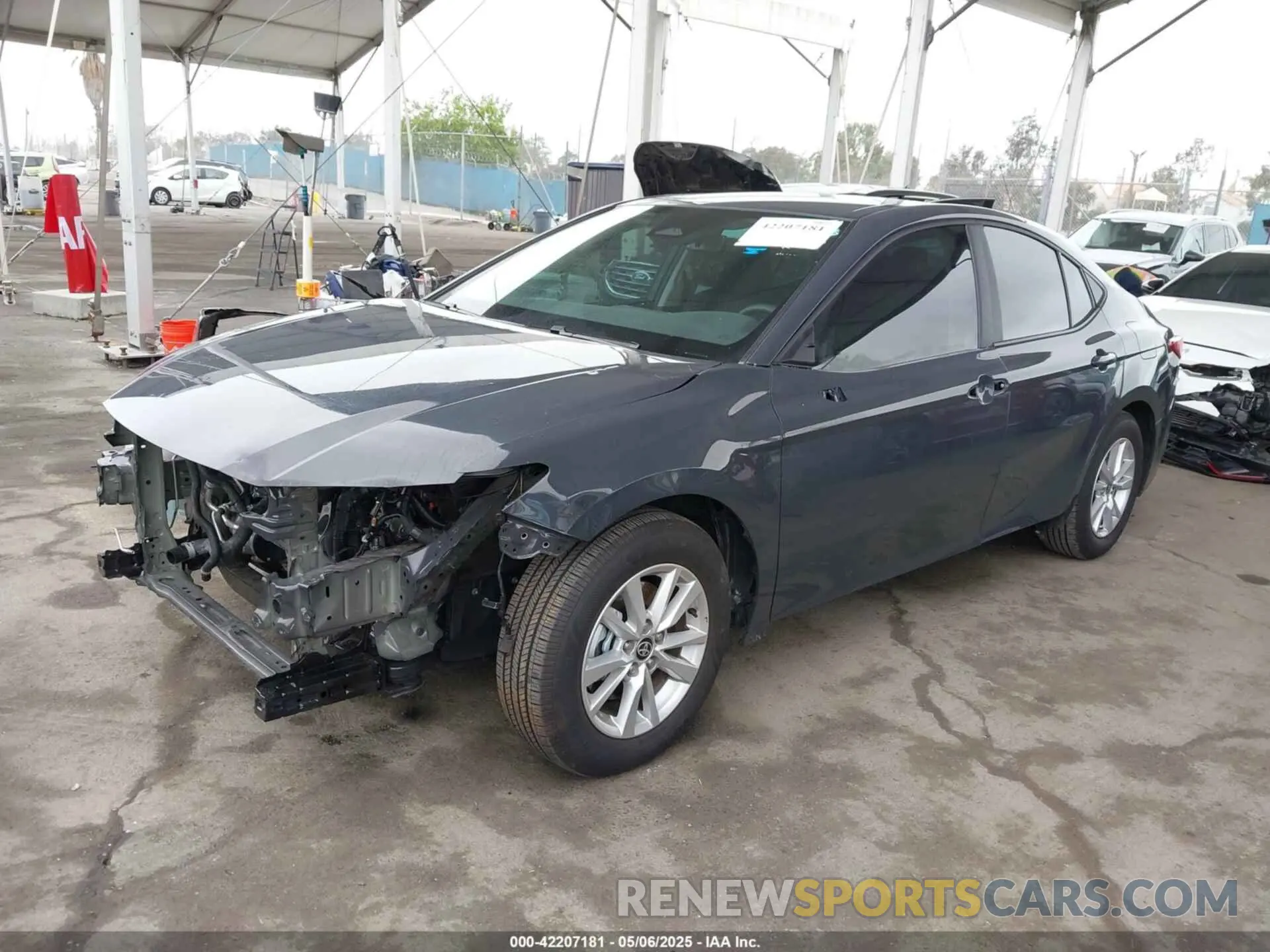 2 fotografías del automóvil dañado 4T1DAACK9SU043003 TOYOTA CAMRY 2025