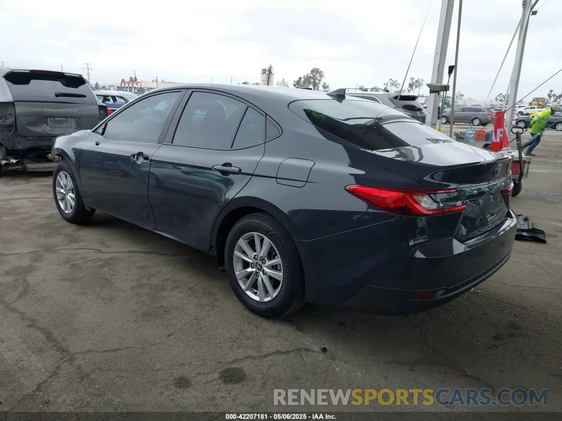 3 fotografías del automóvil dañado 4T1DAACK9SU043003 TOYOTA CAMRY 2025