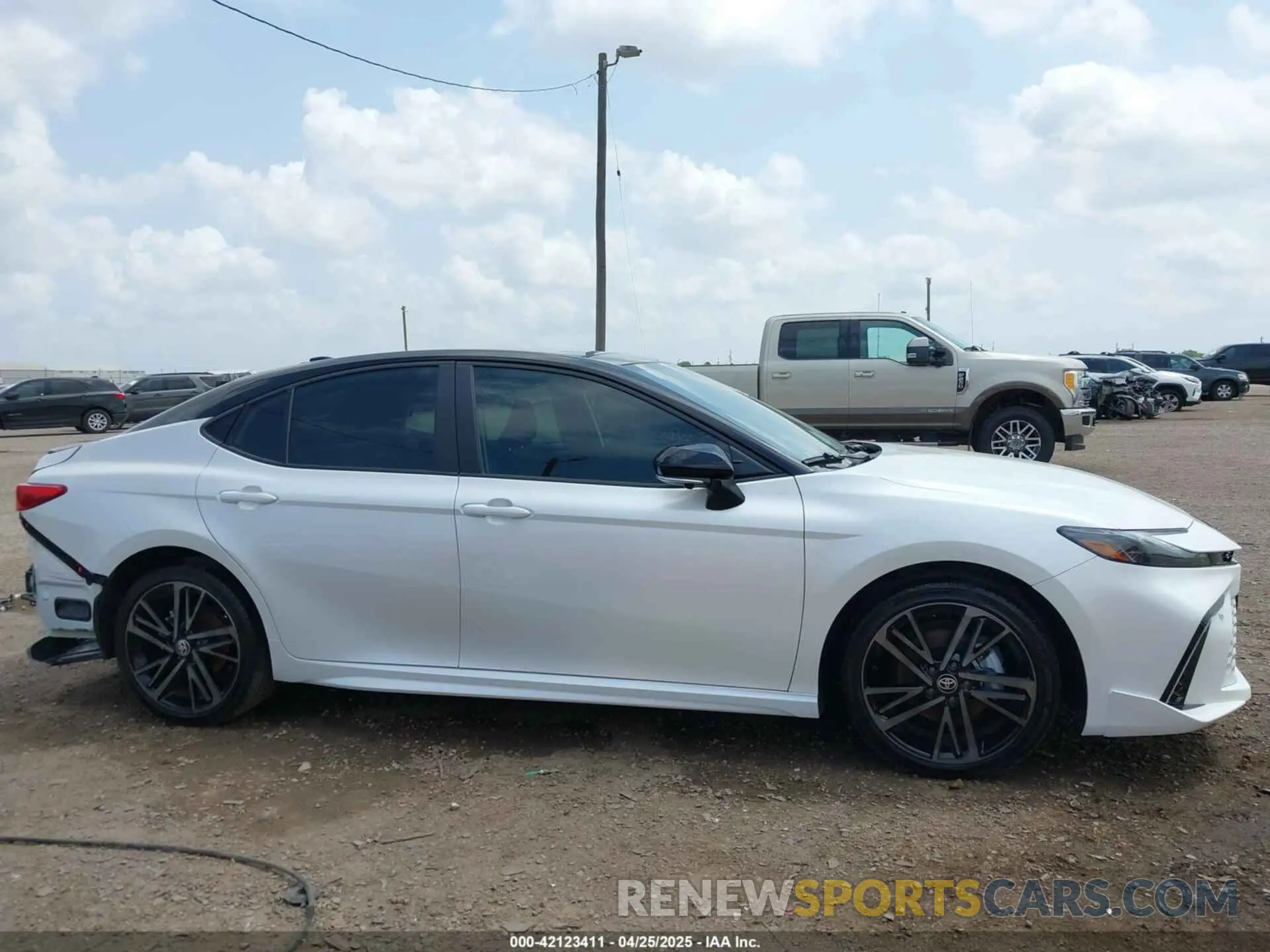 14 fotografías del automóvil dañado 4T1DAACK9SU057936 TOYOTA CAMRY 2025