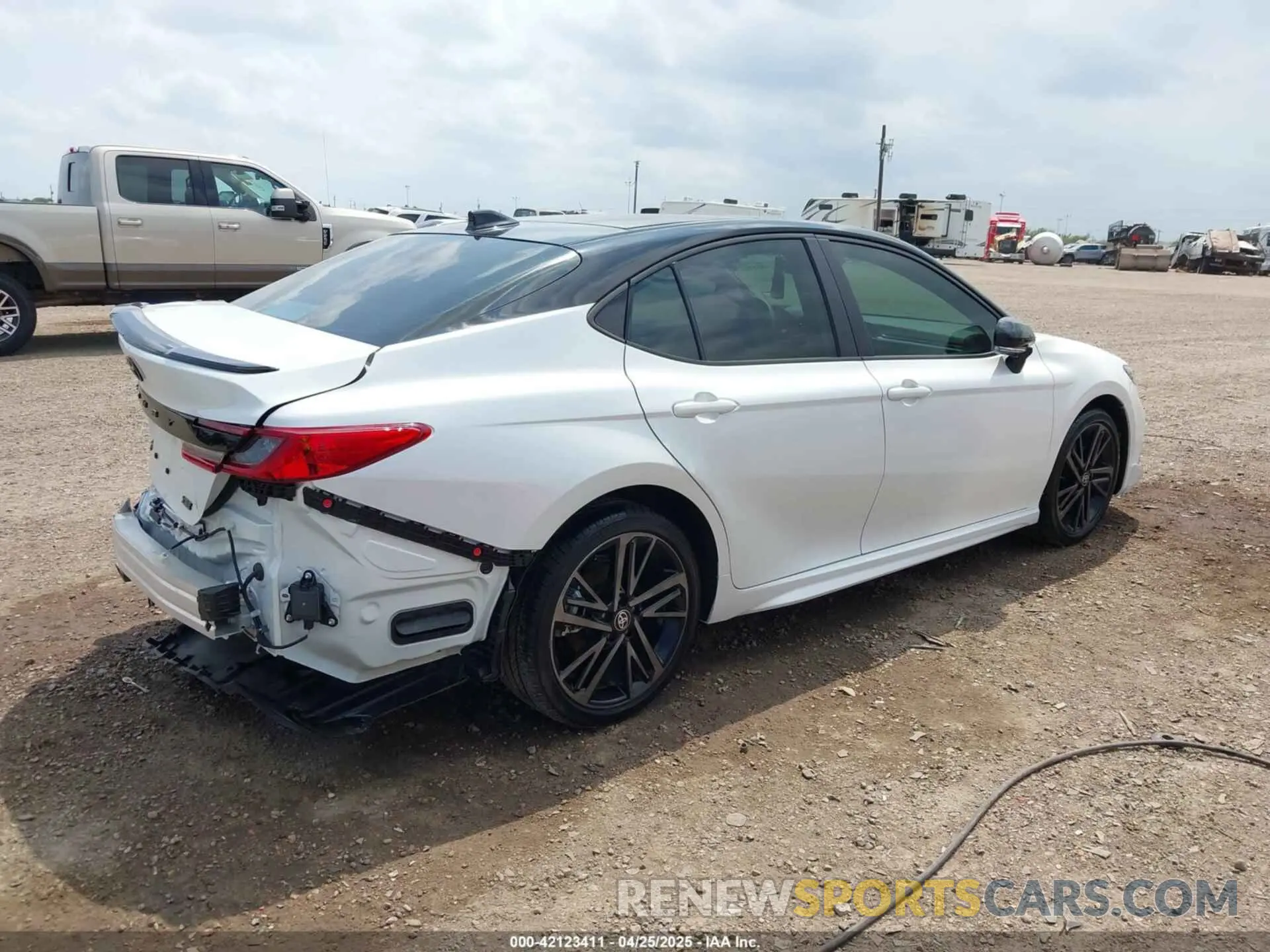 4 fotografías del automóvil dañado 4T1DAACK9SU057936 TOYOTA CAMRY 2025