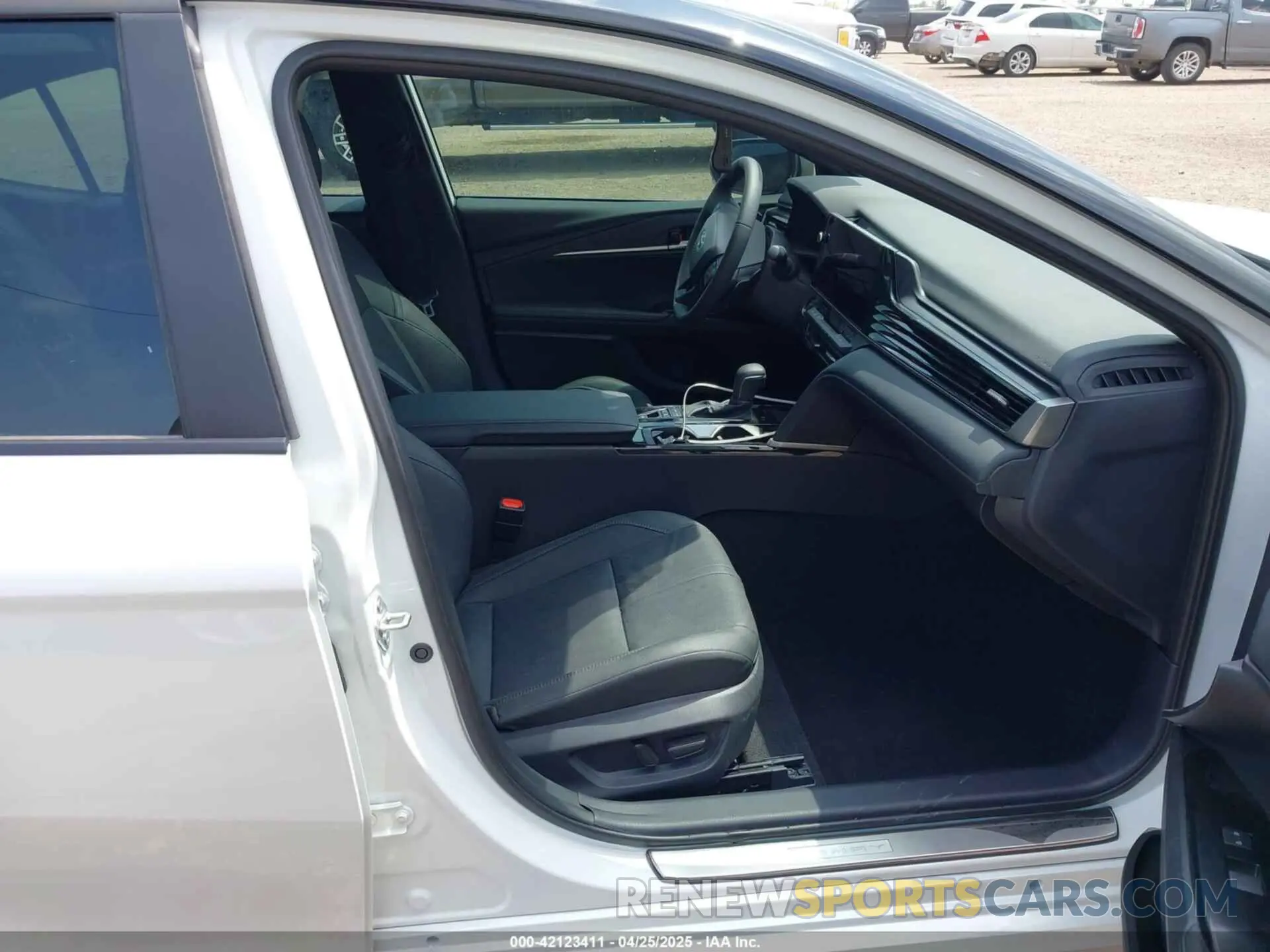 5 fotografías del automóvil dañado 4T1DAACK9SU057936 TOYOTA CAMRY 2025