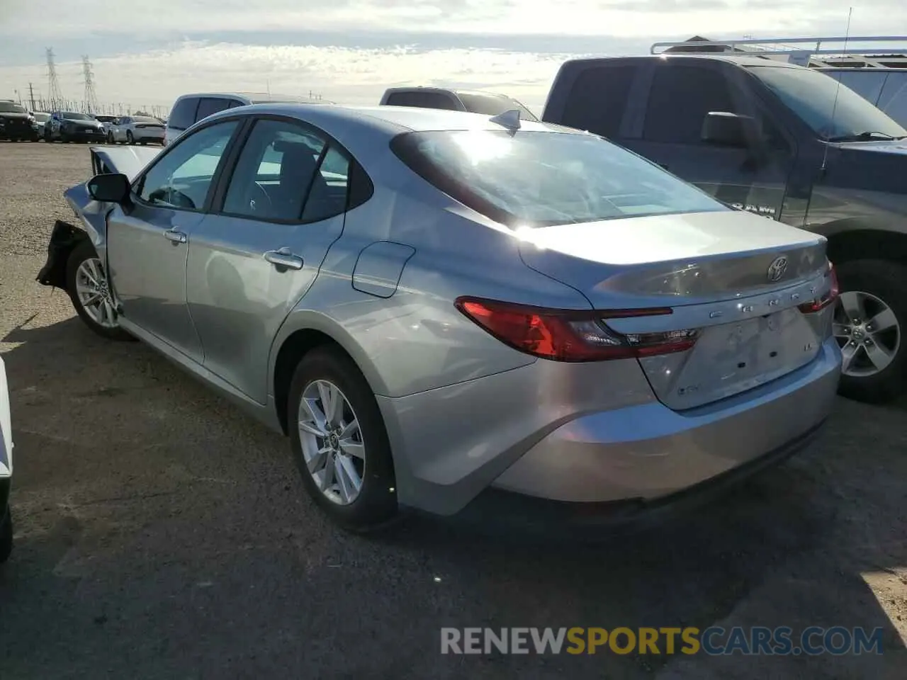 2 fotografías del automóvil dañado 4T1DAACK9SU062585 TOYOTA CAMRY 2025