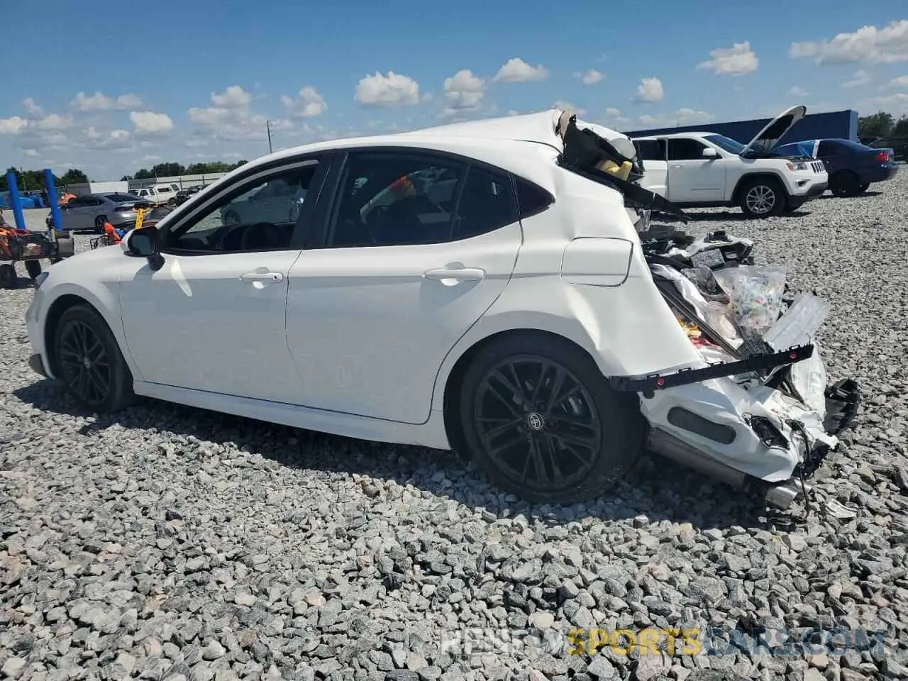 2 fotografías del automóvil dañado 4T1DAACK9SU069696 TOYOTA CAMRY 2025