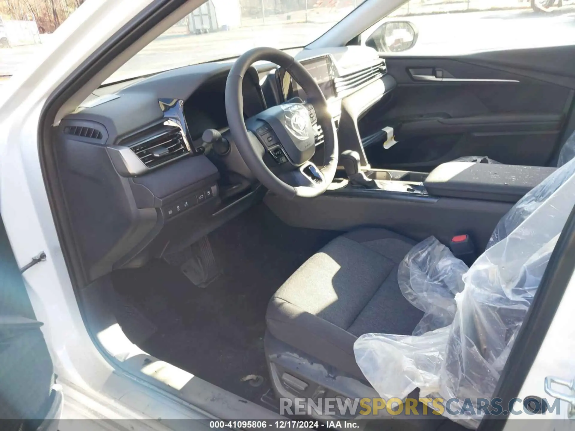 5 fotografías del automóvil dañado 4T1DAACK9SU511960 TOYOTA CAMRY 2025