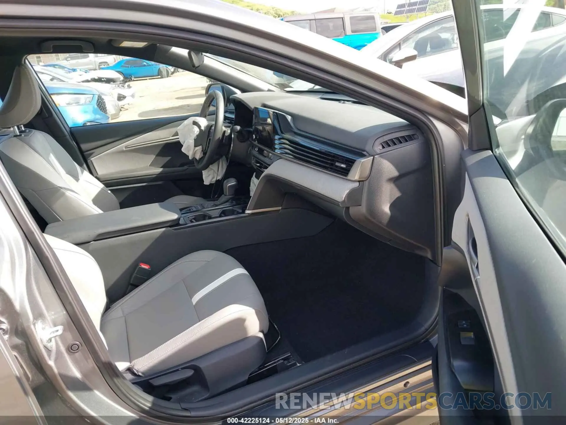 5 fotografías del automóvil dañado 4T1DAACK9SU518259 TOYOTA CAMRY 2025