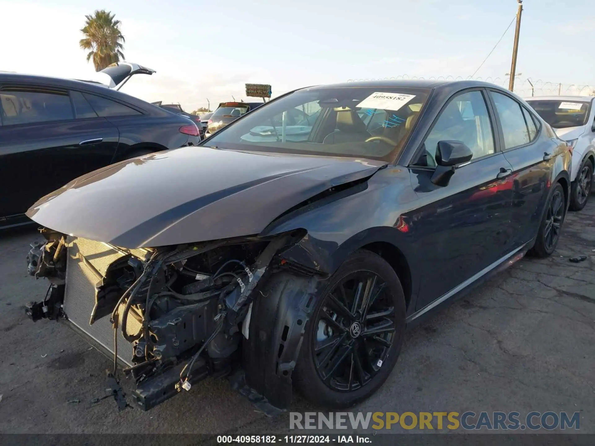 2 fotografías del automóvil dañado 4T1DAACK9SU520593 TOYOTA CAMRY 2025