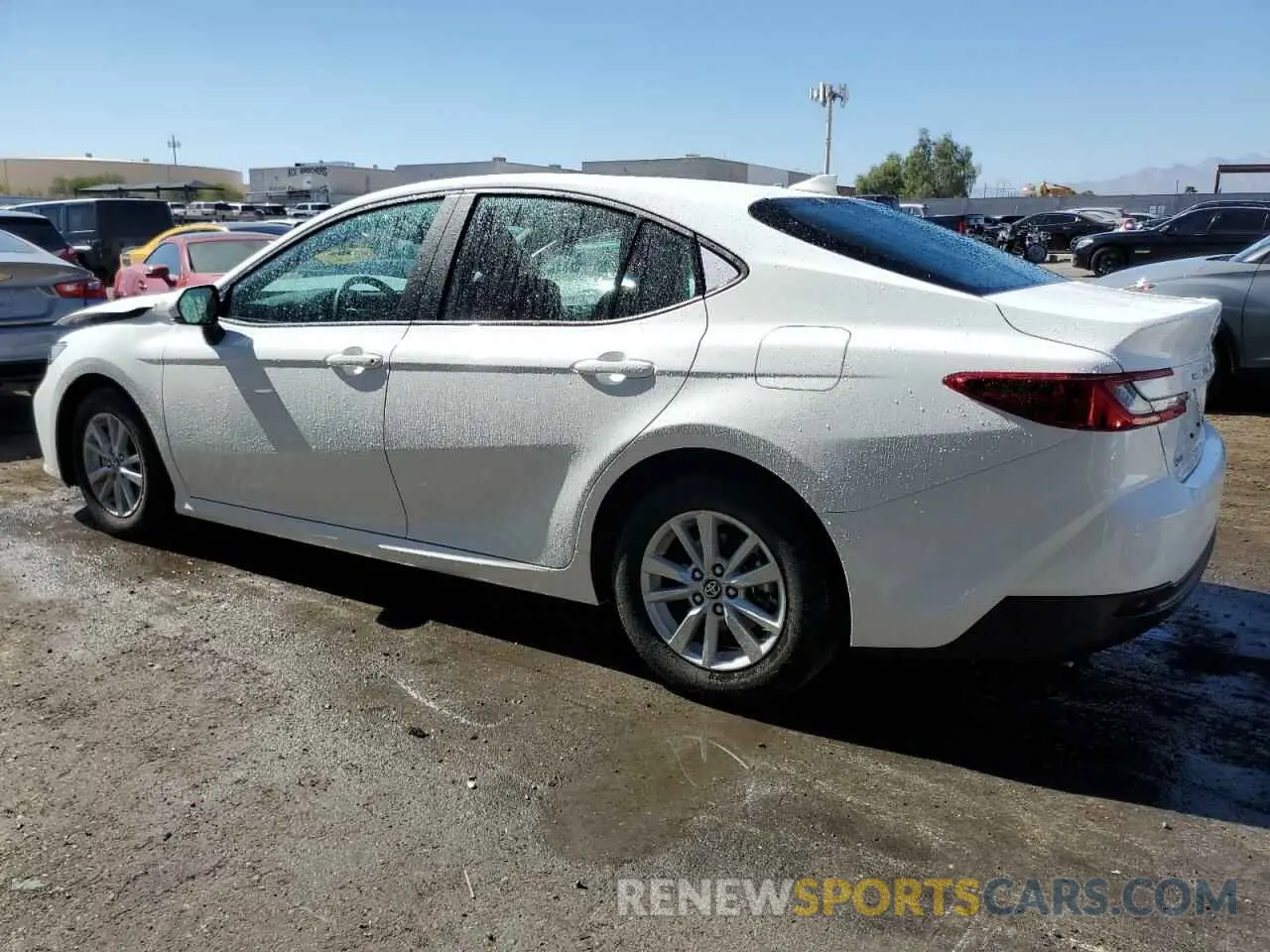 2 fotografías del automóvil dañado 4T1DAACK9SU528760 TOYOTA CAMRY 2025