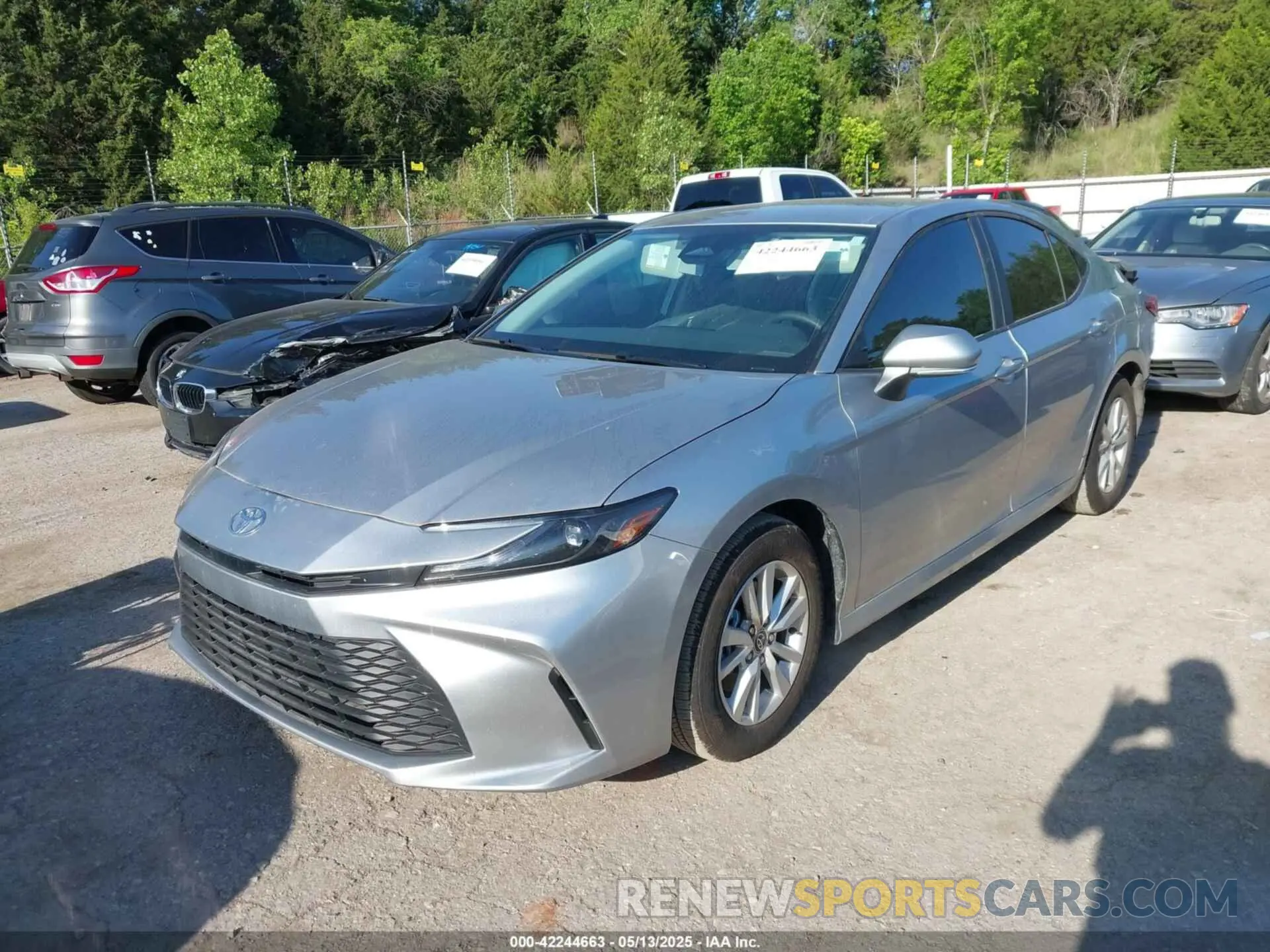 2 fotografías del automóvil dañado 4T1DAACK9SU560009 TOYOTA CAMRY 2025