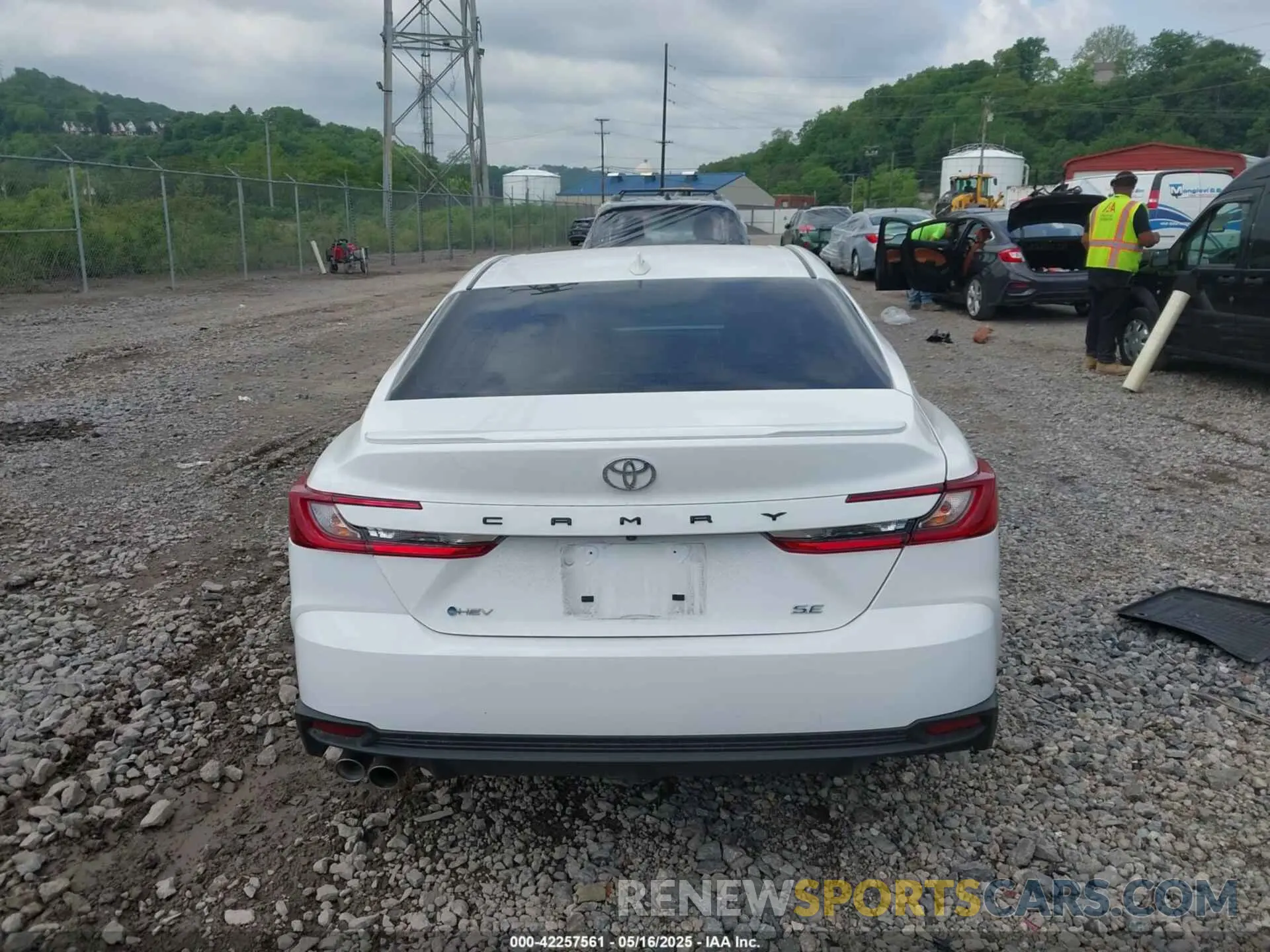 15 fotografías del automóvil dañado 4T1DAACK9SU582804 TOYOTA CAMRY 2025