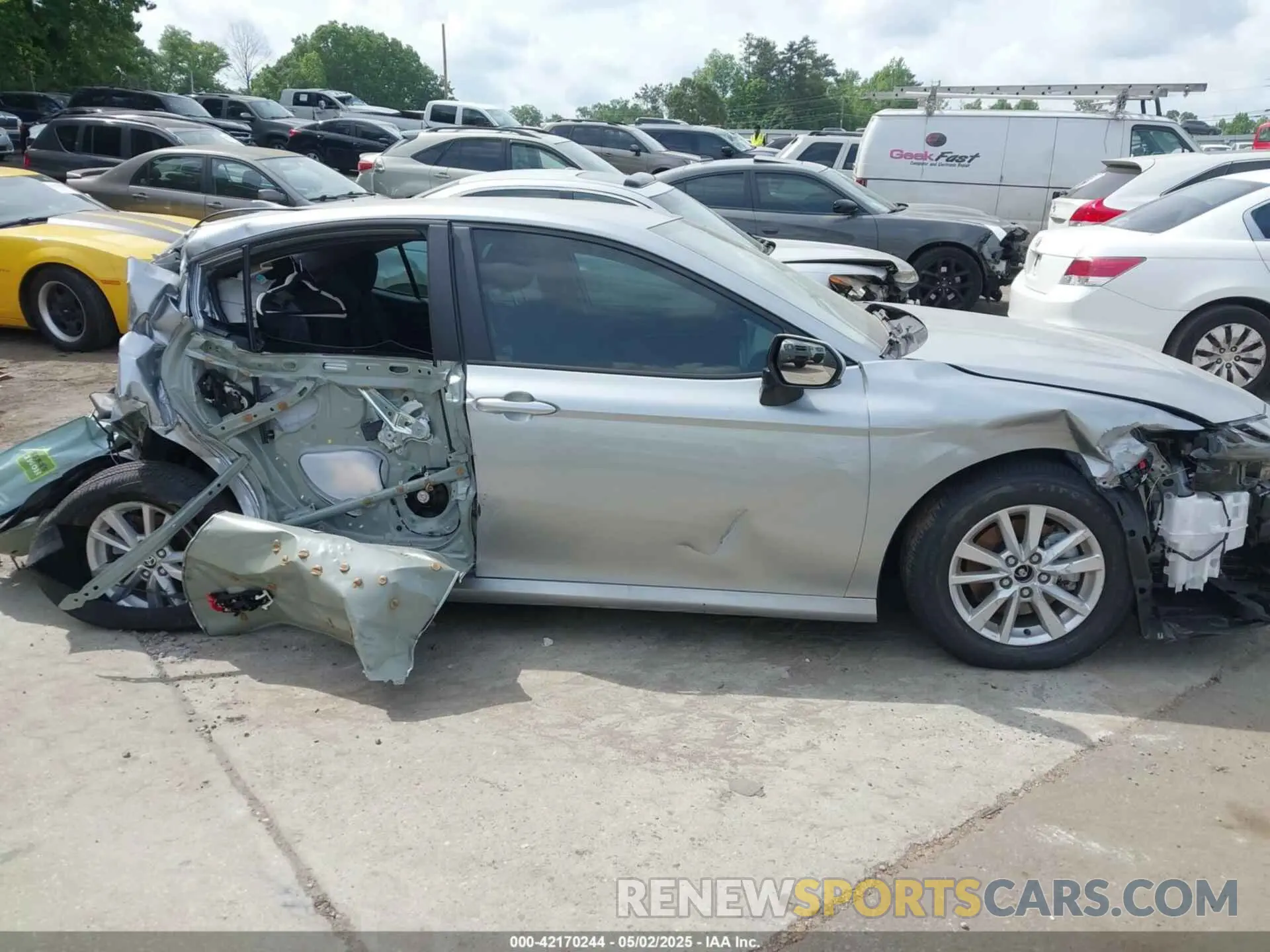 13 fotografías del automóvil dañado 4T1DAACKXSU037811 TOYOTA CAMRY 2025