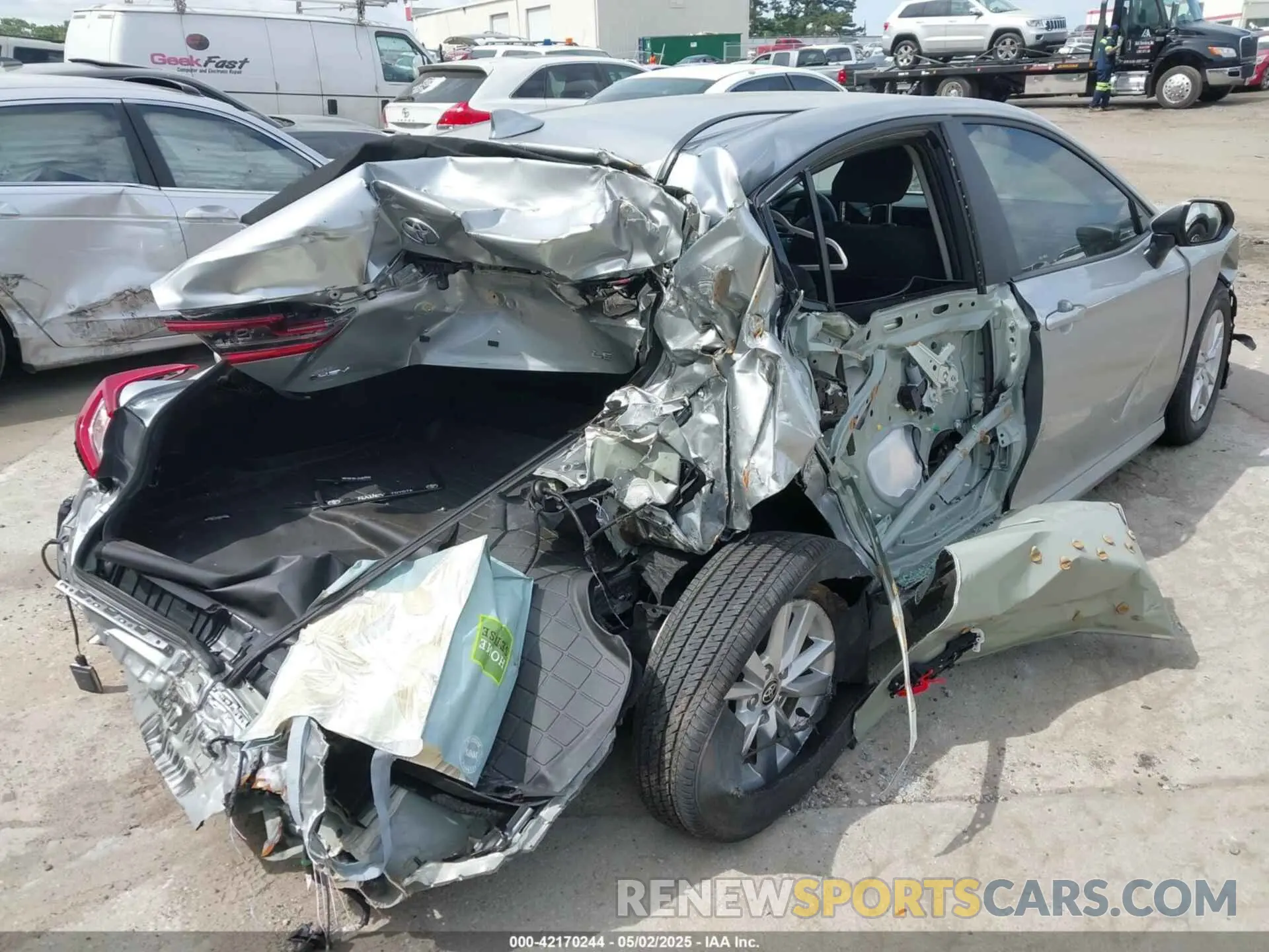 4 fotografías del automóvil dañado 4T1DAACKXSU037811 TOYOTA CAMRY 2025
