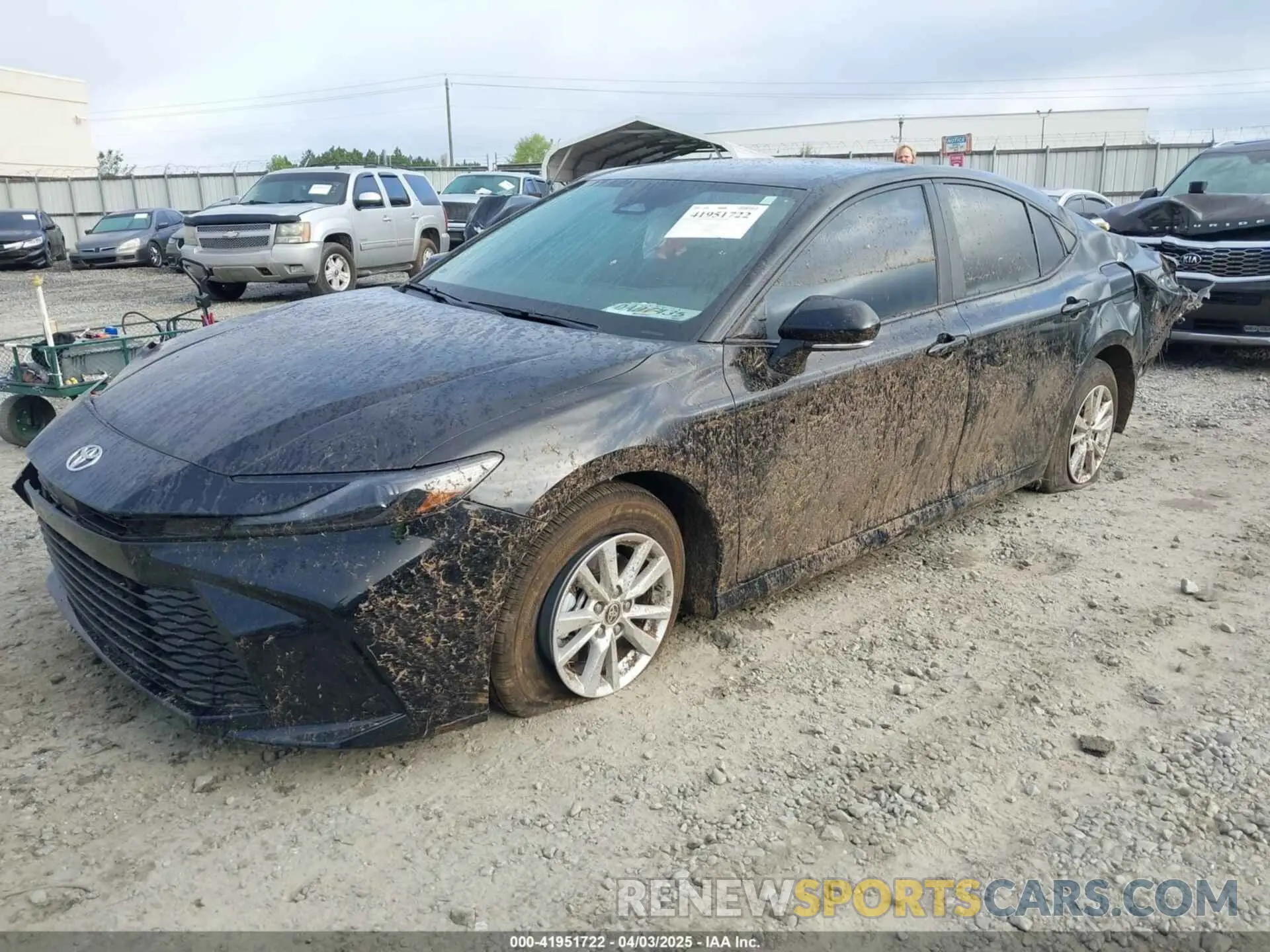 2 fotografías del automóvil dañado 4T1DAACKXSU044273 TOYOTA CAMRY 2025