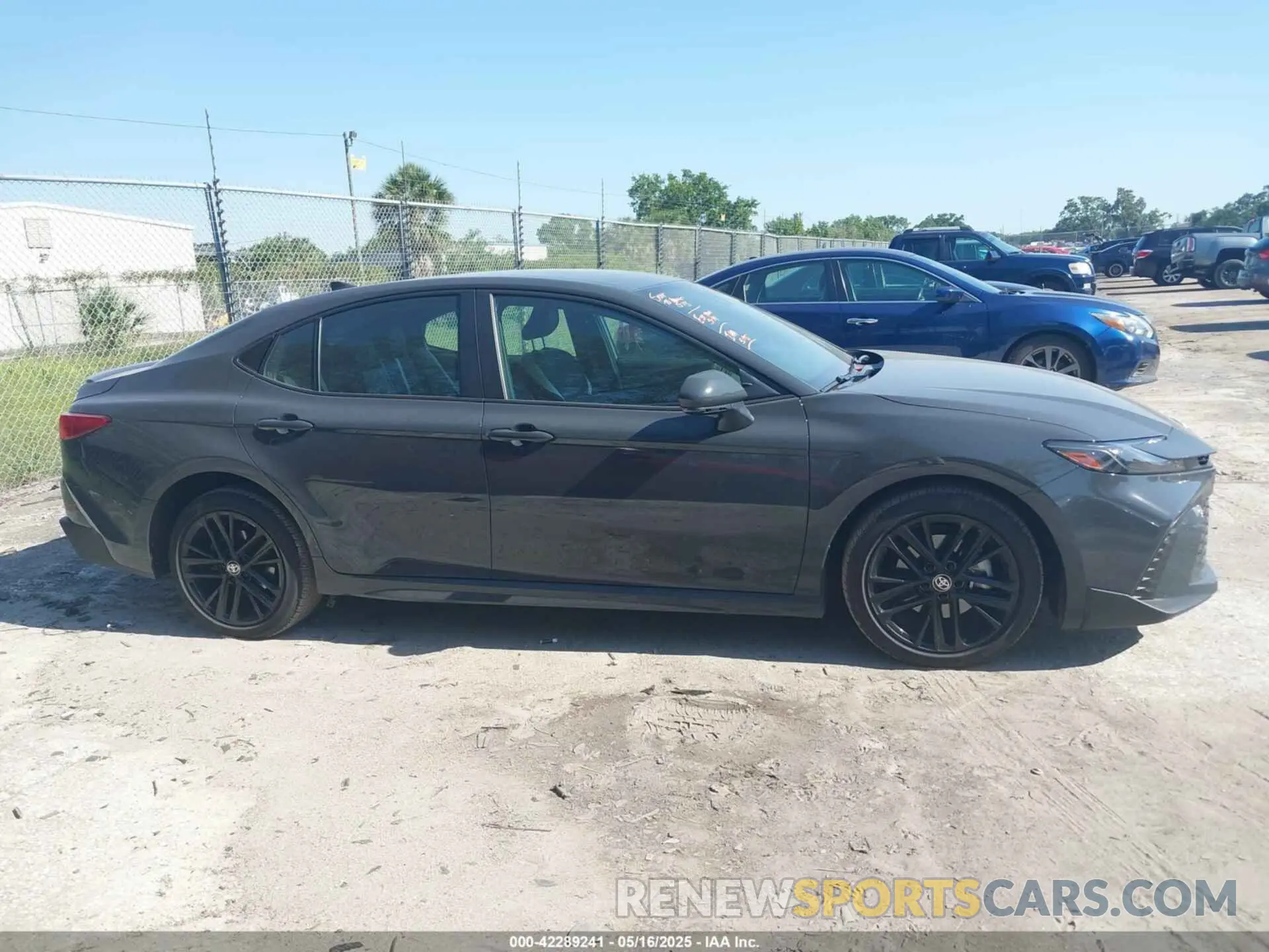 13 fotografías del automóvil dañado 4T1DAACKXSU060912 TOYOTA CAMRY 2025