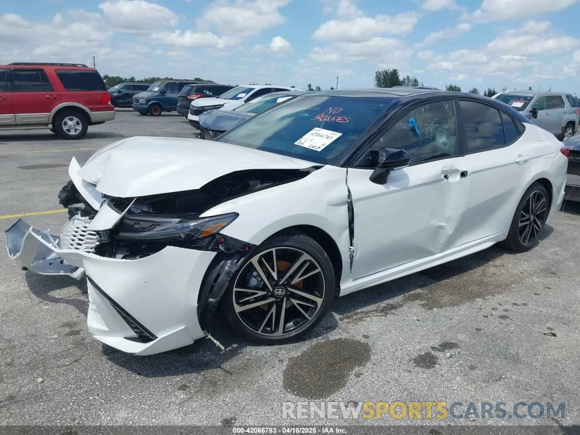 2 fotografías del automóvil dañado 4T1DAACKXSU079945 TOYOTA CAMRY 2025