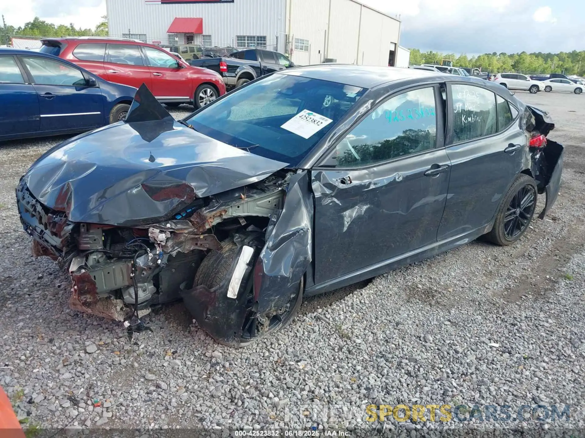 2 fotografías del automóvil dañado 4T1DAACKXSU090590 TOYOTA CAMRY 2025