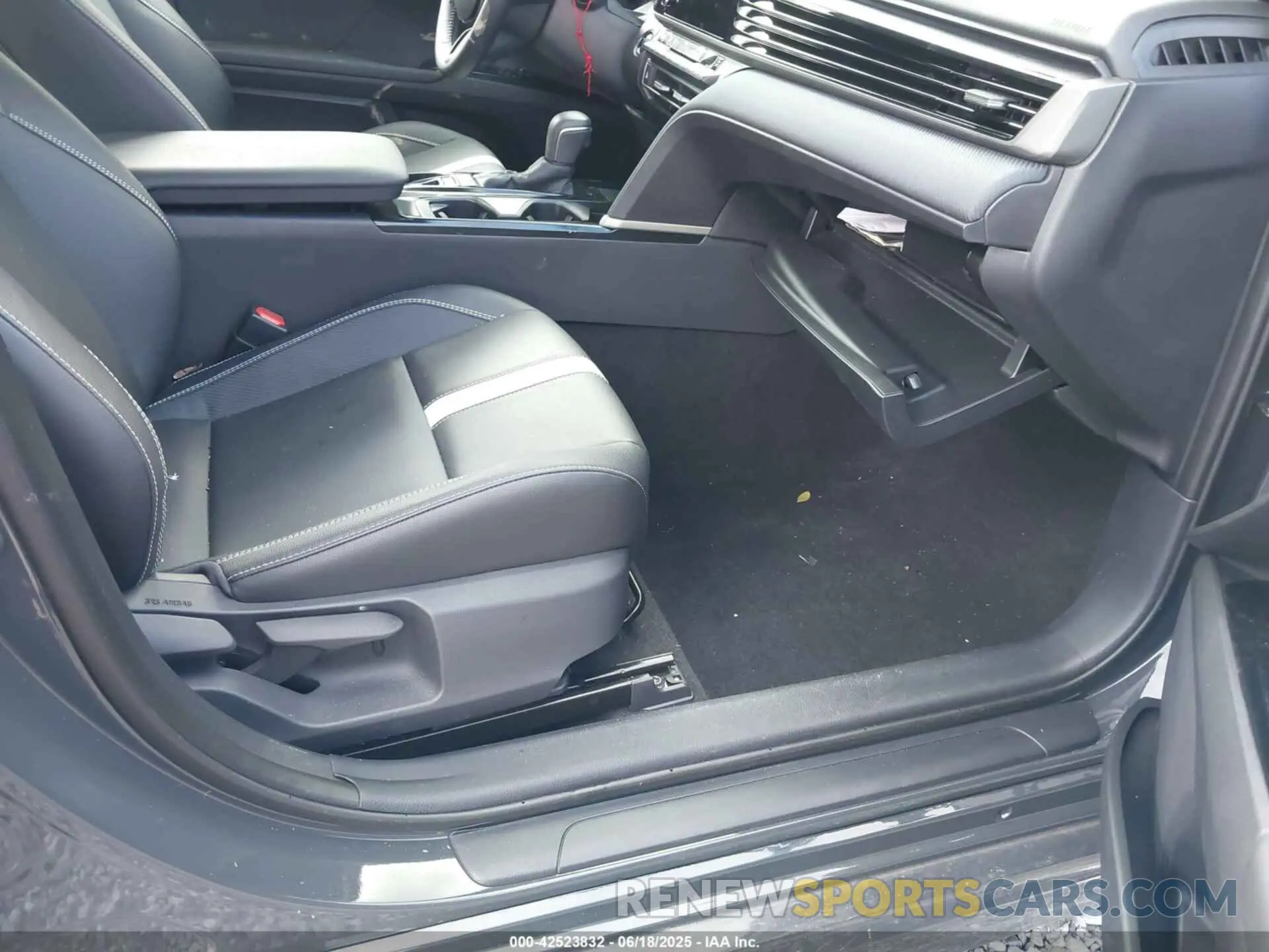 5 fotografías del automóvil dañado 4T1DAACKXSU090590 TOYOTA CAMRY 2025