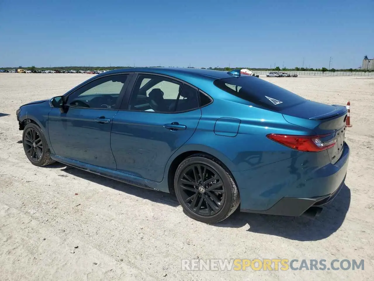 2 fotografías del automóvil dañado 4T1DAACKXSU097006 TOYOTA CAMRY 2025