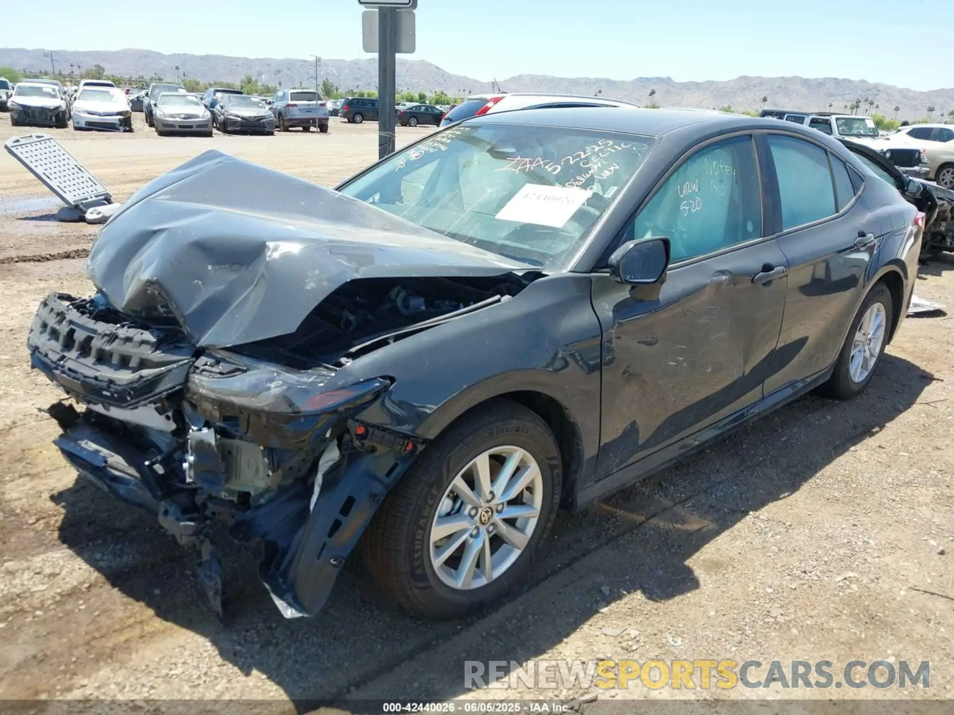 2 fotografías del automóvil dañado 4T1DAACKXSU103869 TOYOTA CAMRY 2025