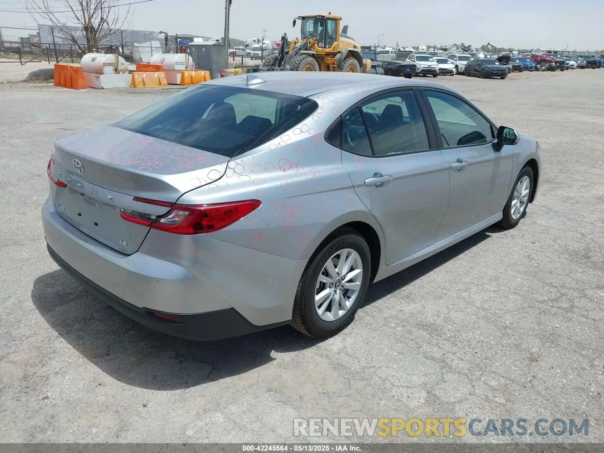 4 fotografías del automóvil dañado 4T1DAACKXSU137360 TOYOTA CAMRY 2025