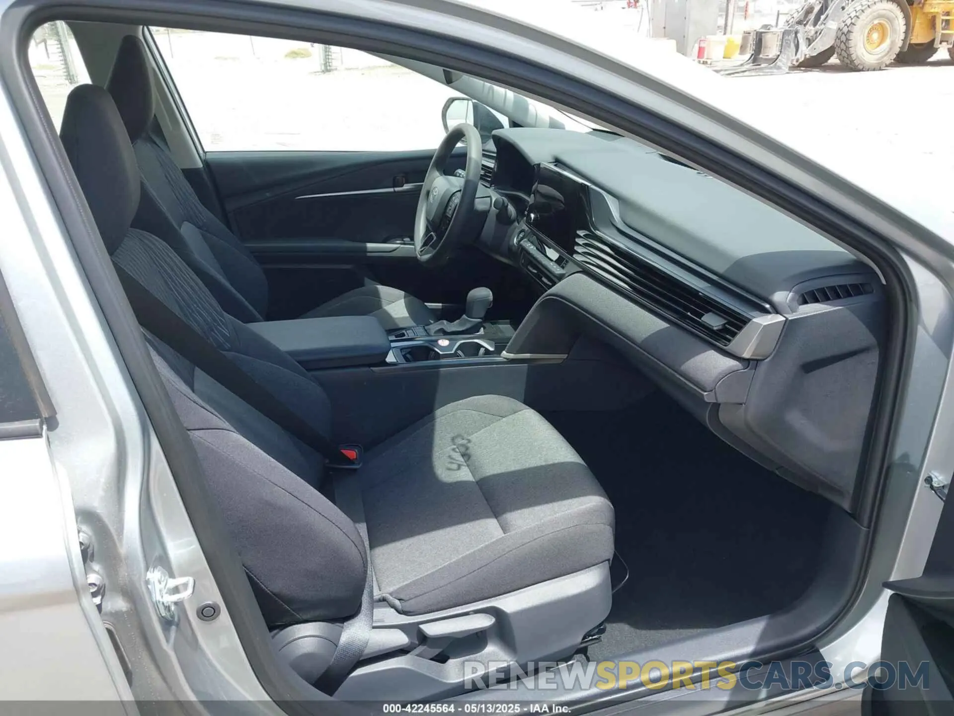 5 fotografías del automóvil dañado 4T1DAACKXSU137360 TOYOTA CAMRY 2025