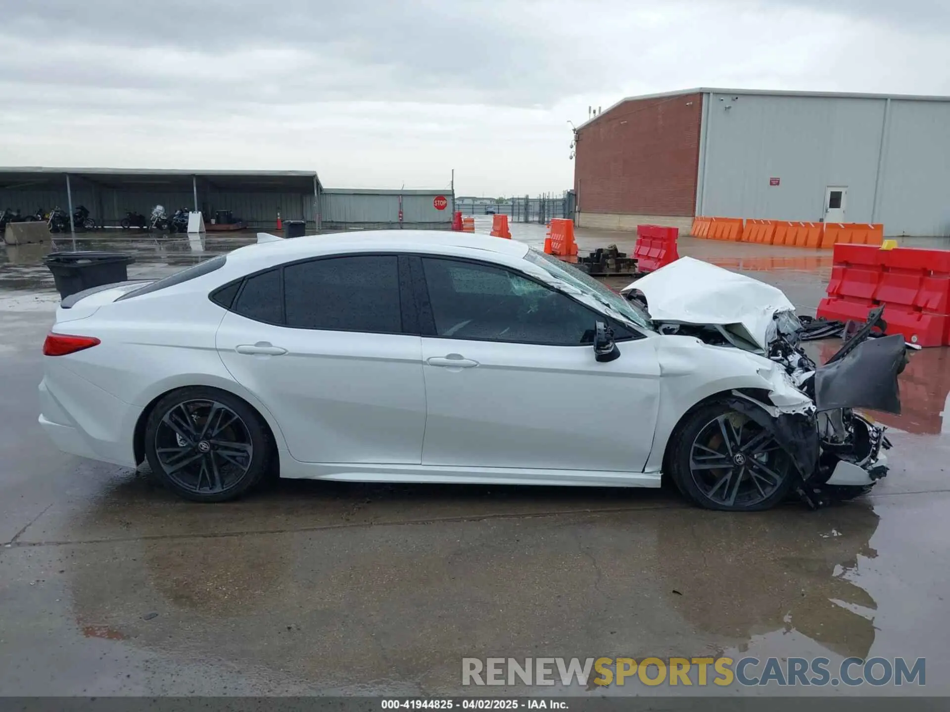 14 fotografías del automóvil dañado 4T1DAACKXSU588272 TOYOTA CAMRY 2025