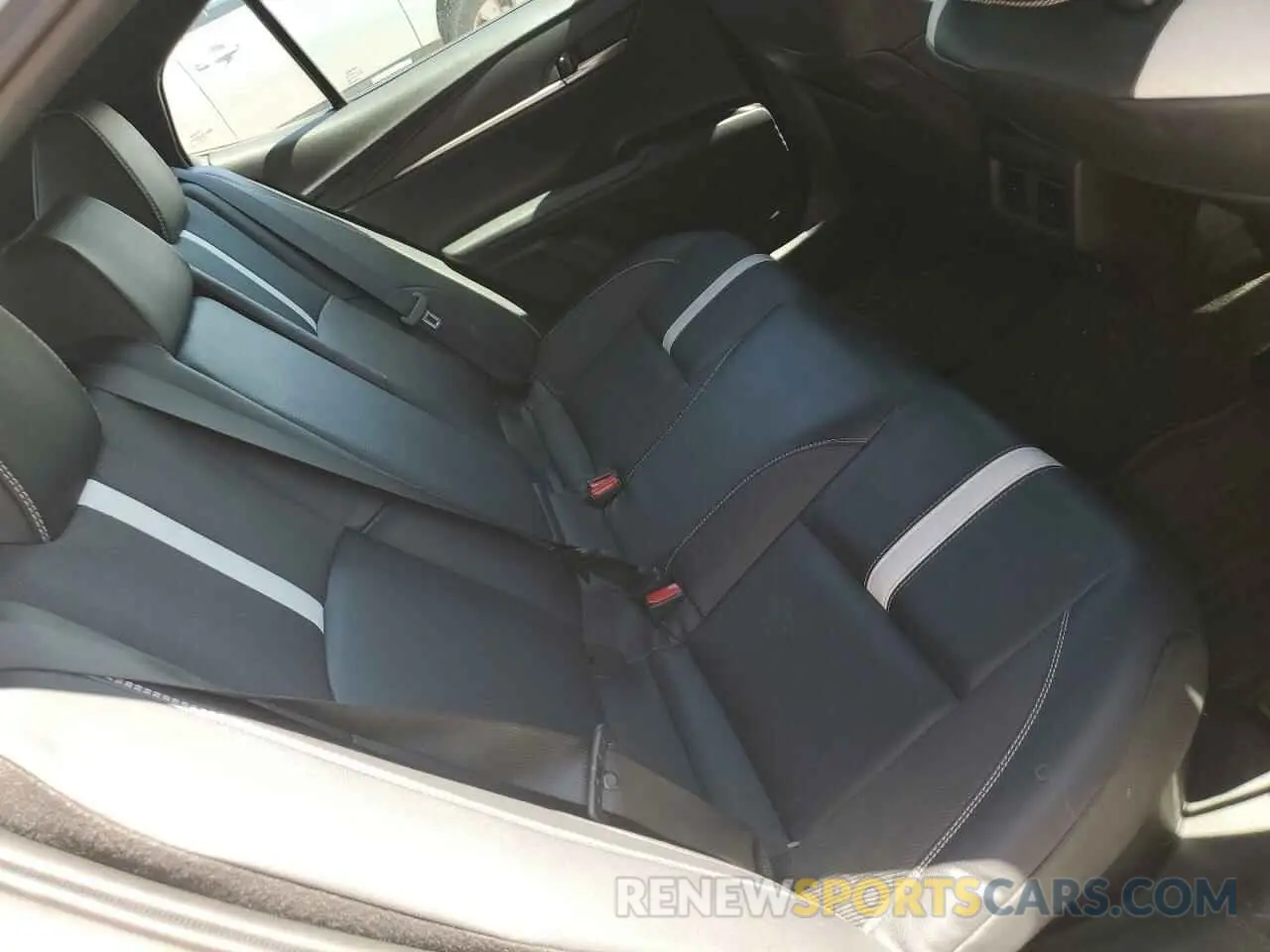 10 fotografías del automóvil dañado 4T1DBADK0SU000844 TOYOTA CAMRY 2025