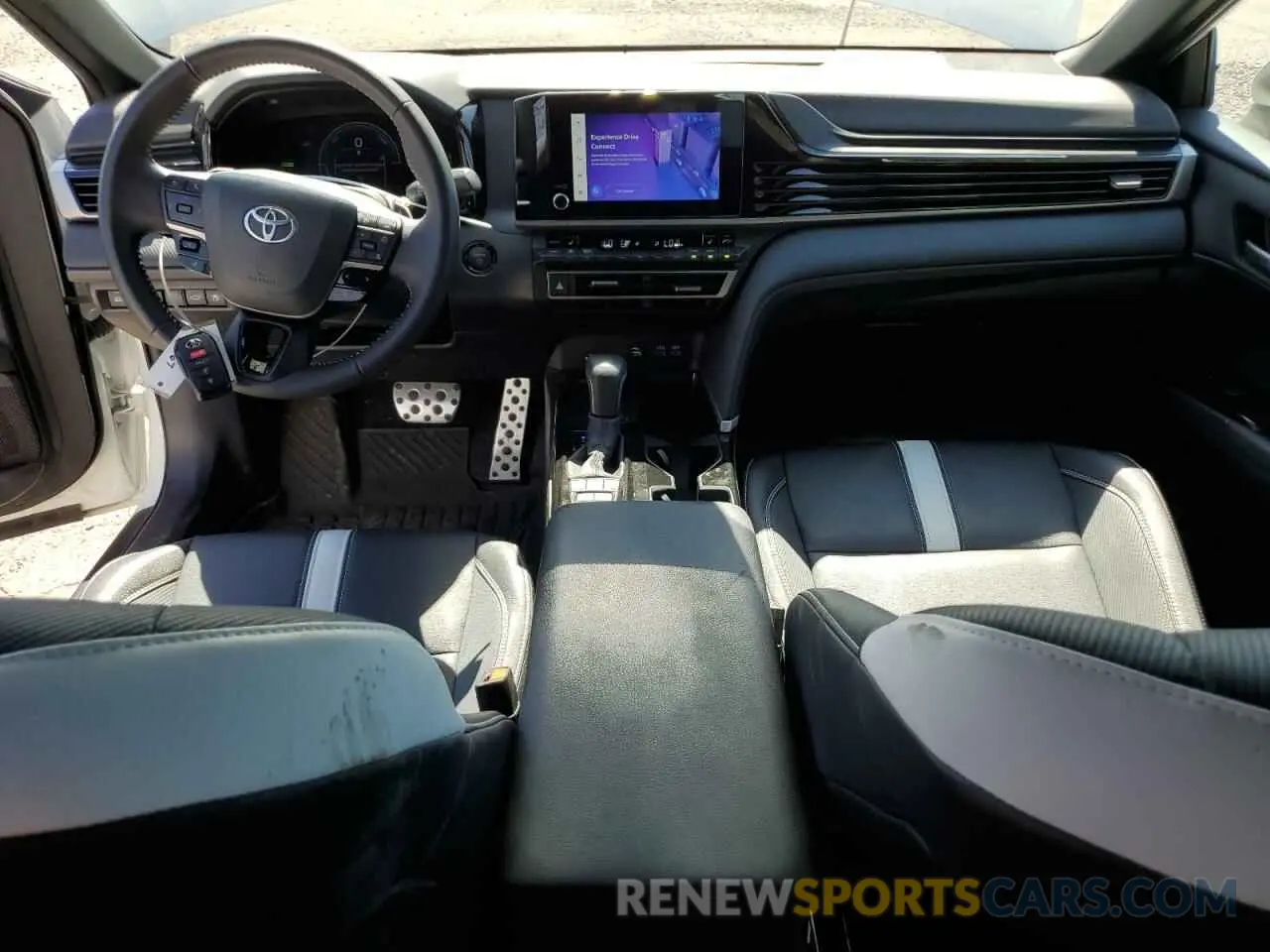 8 fotografías del automóvil dañado 4T1DBADK0SU000844 TOYOTA CAMRY 2025
