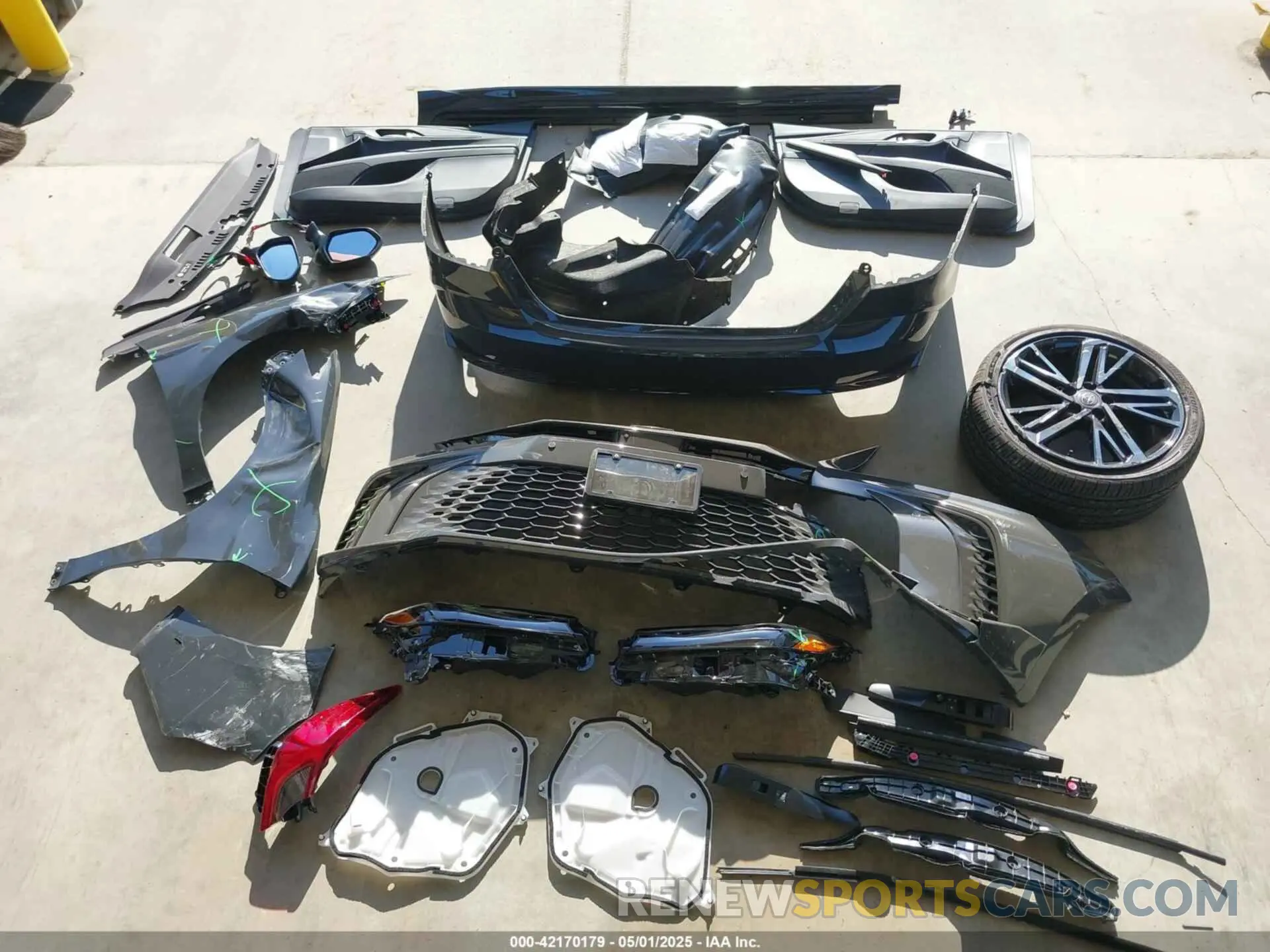 12 fotografías del automóvil dañado 4T1DBADK0SU016820 TOYOTA CAMRY 2025